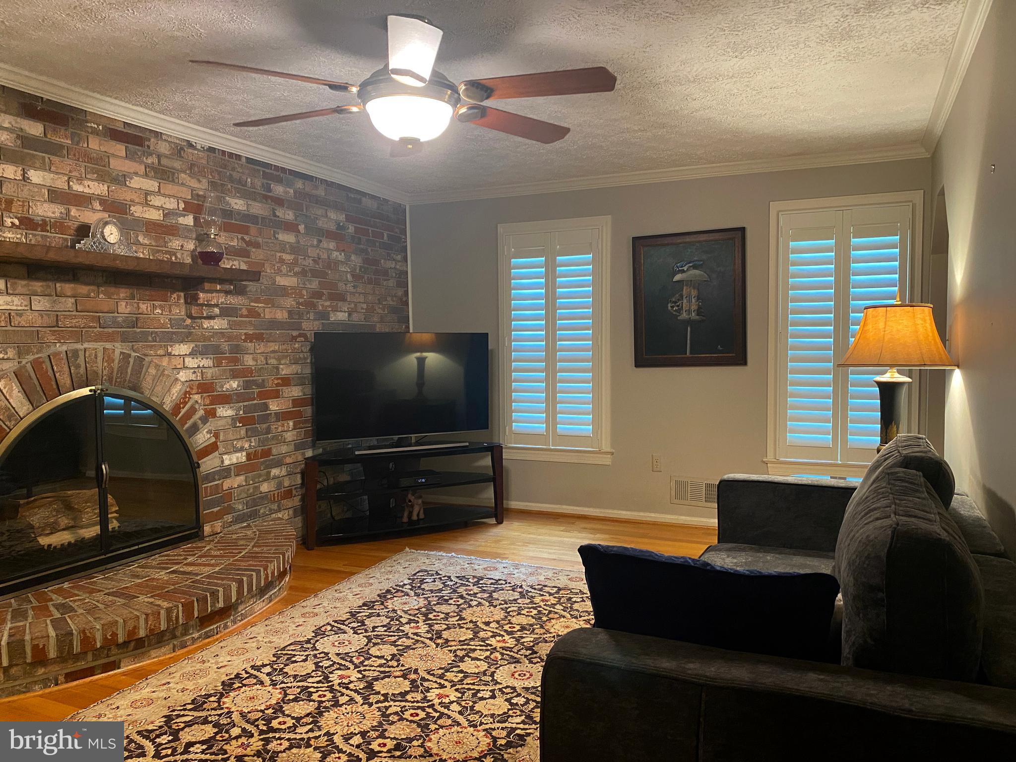 HOLLY KNOLL - Residential