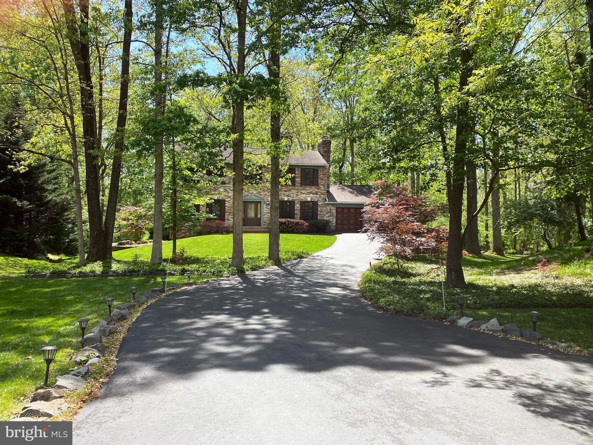 HOLLY KNOLL - Residential