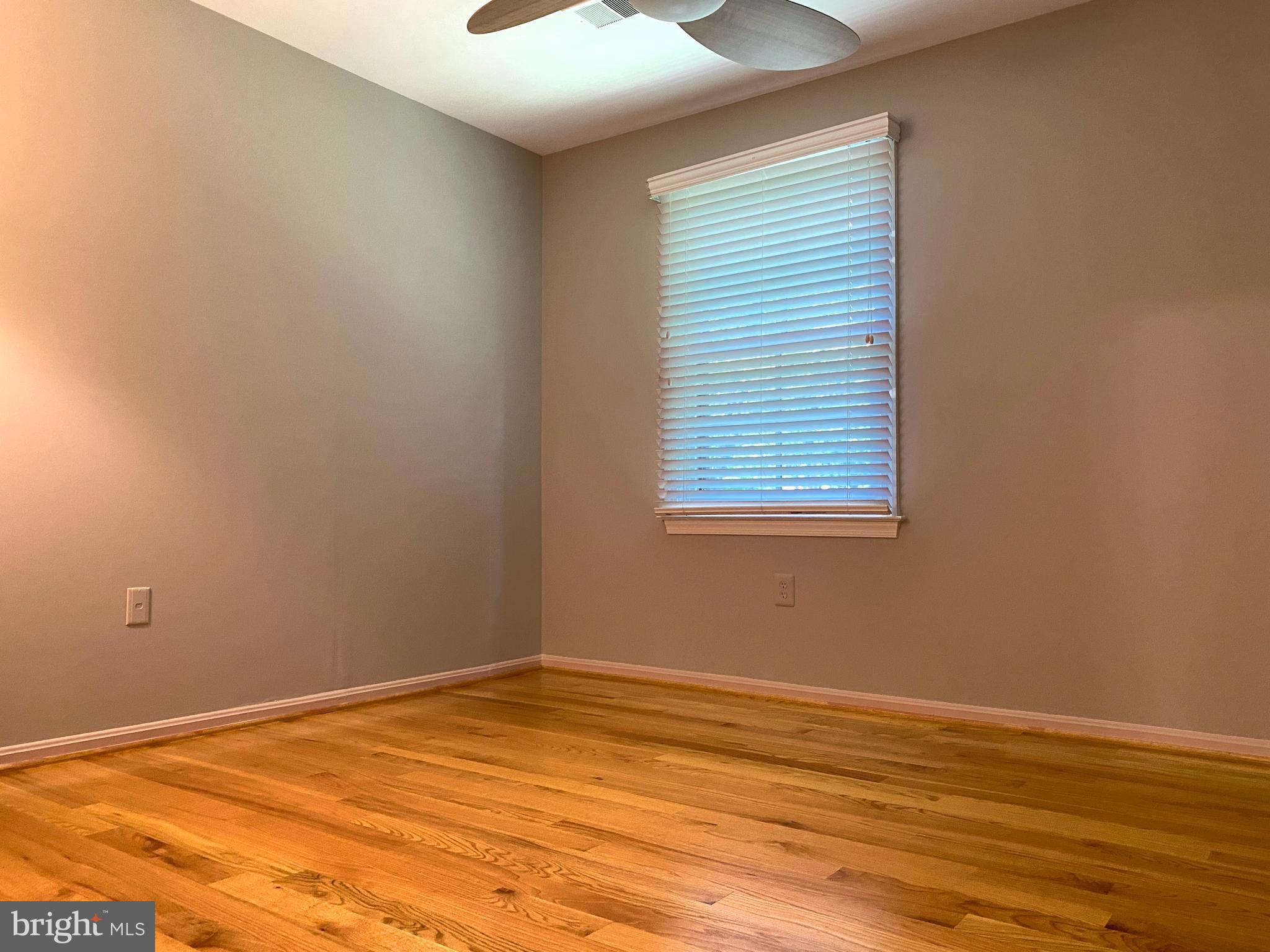 HOLLY KNOLL - Residential