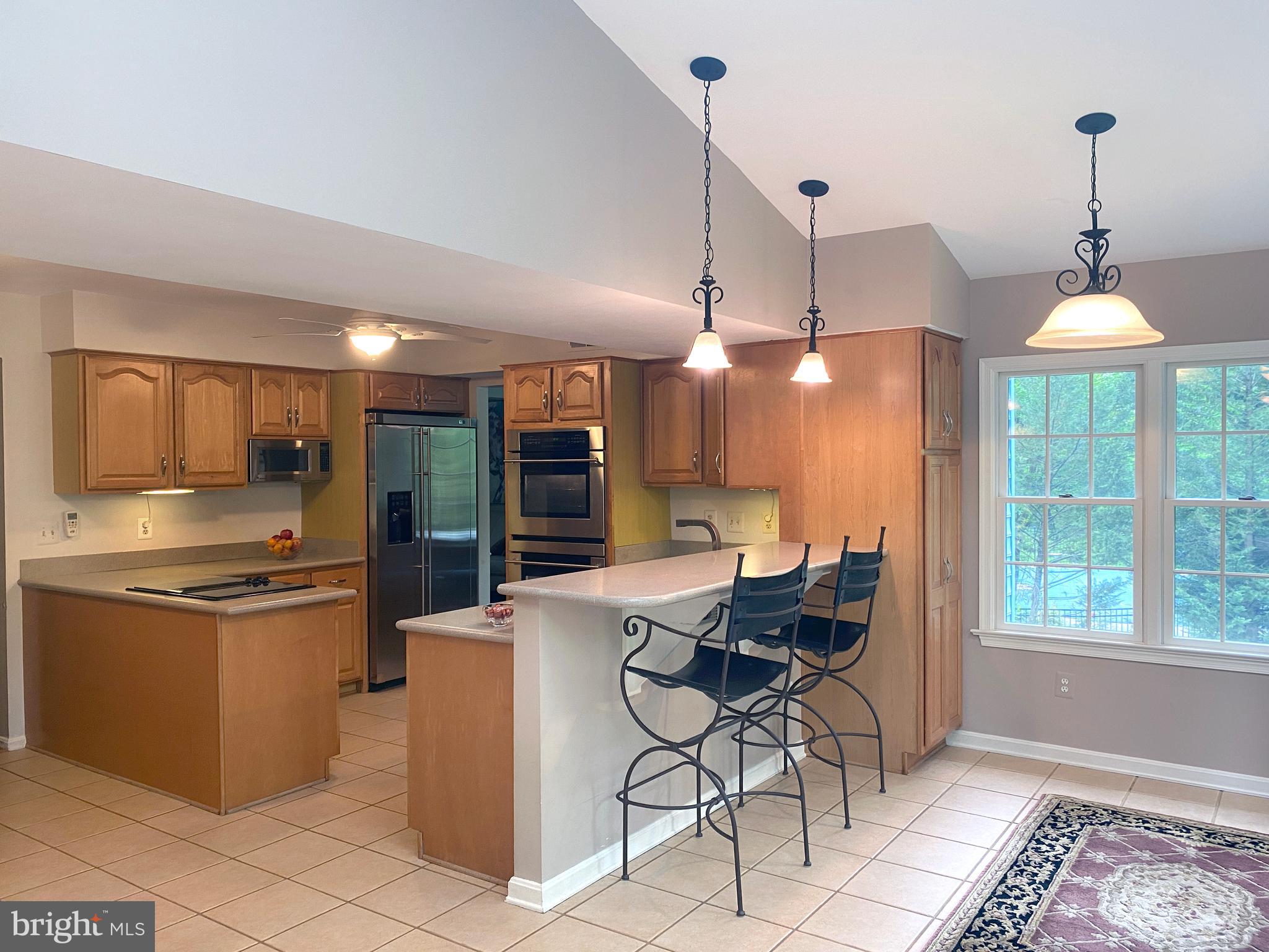 HOLLY KNOLL - Residential