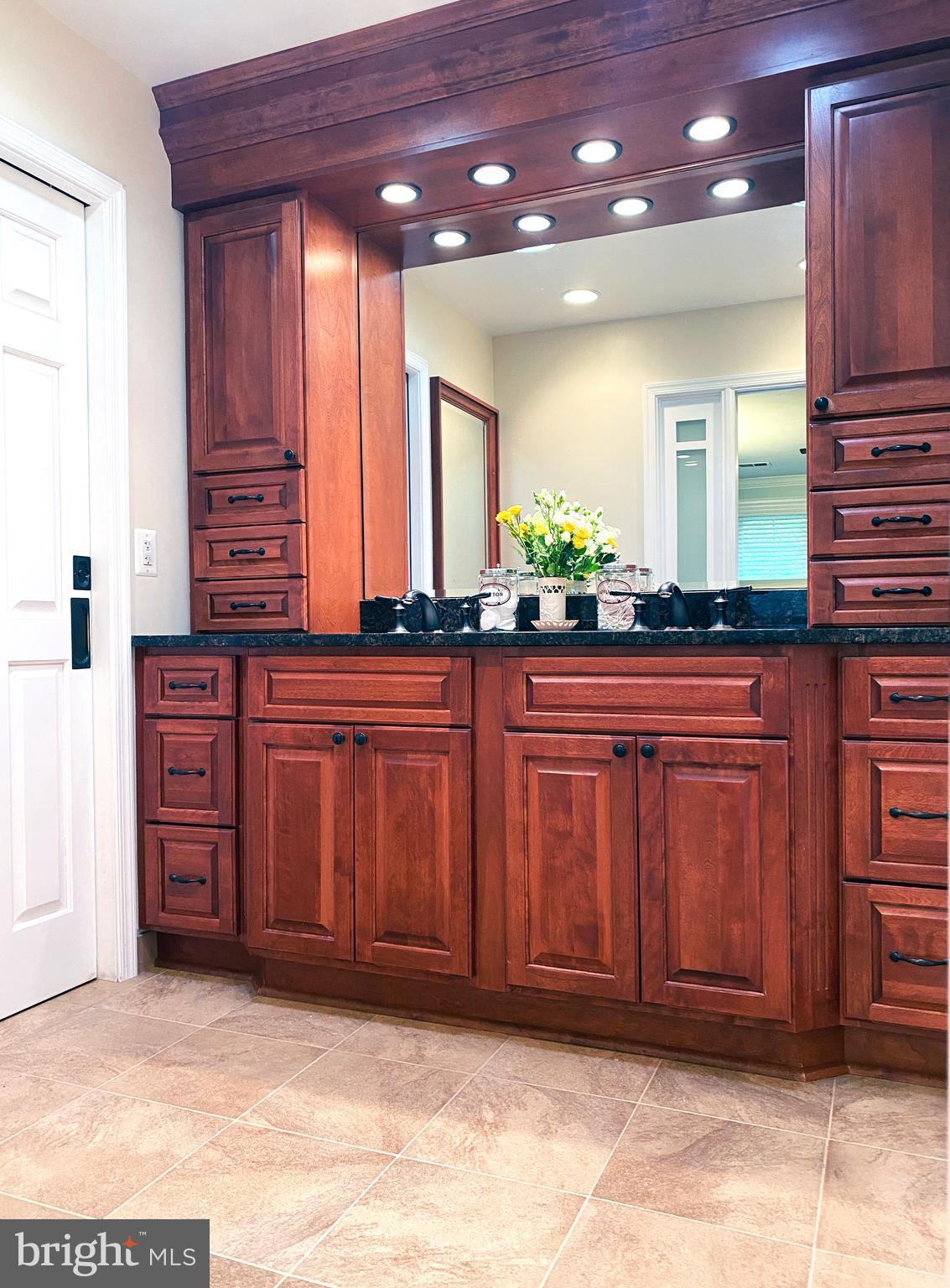 HOLLY KNOLL - Residential