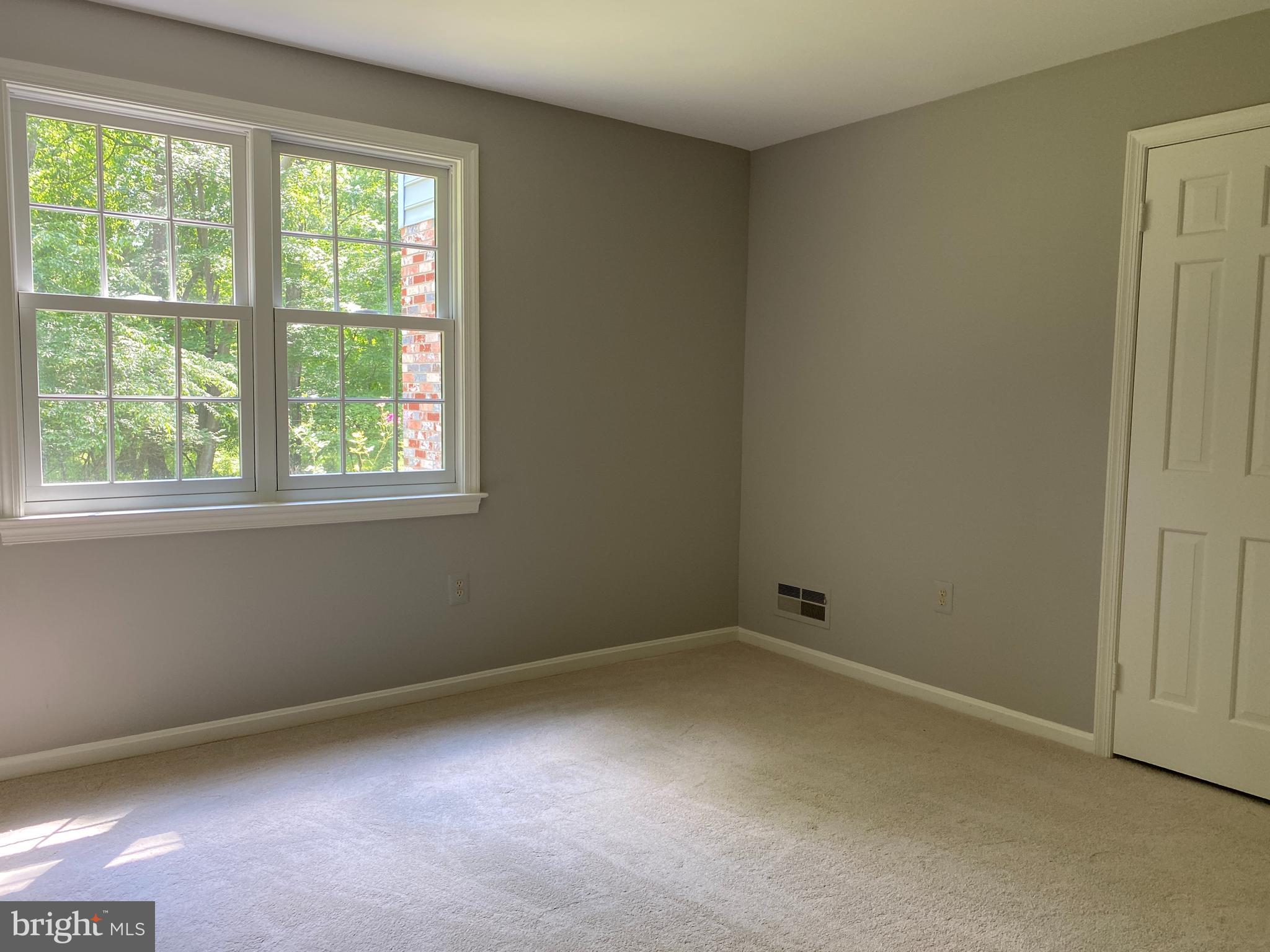 HOLLY KNOLL - Residential