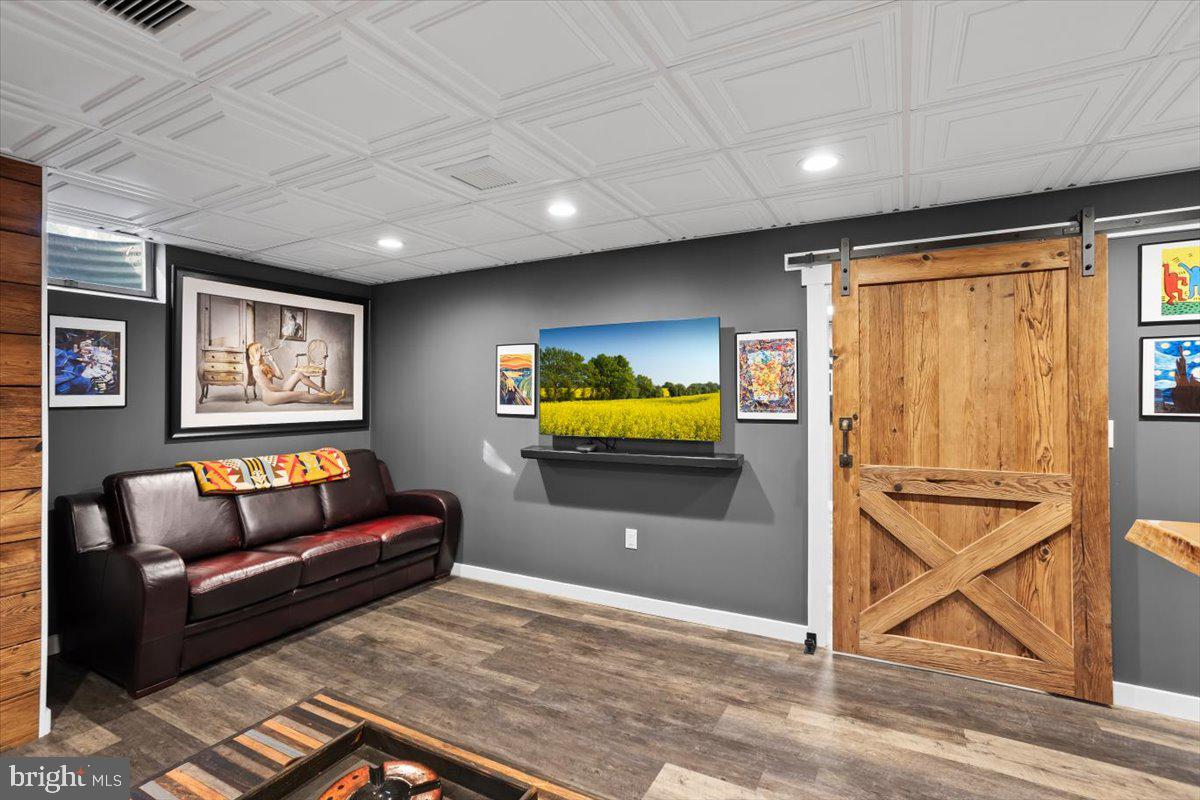 SPRING HILL ACRES - Residential