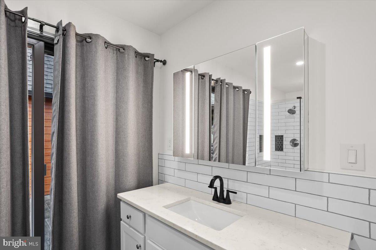 SPRING HILL ACRES - Residential