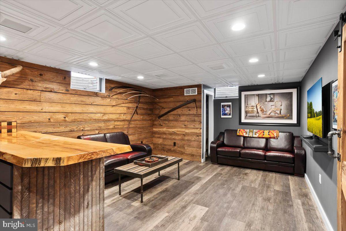 SPRING HILL ACRES - Residential