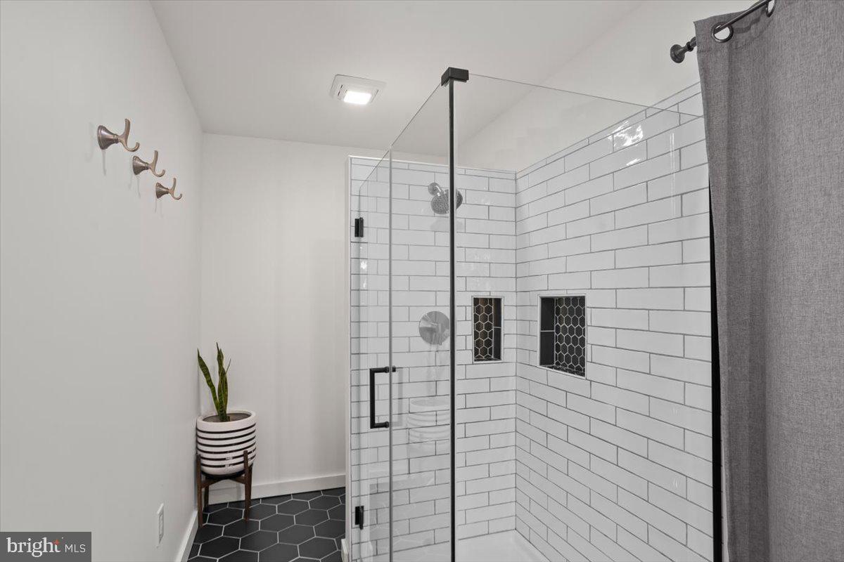 SPRING HILL ACRES - Residential