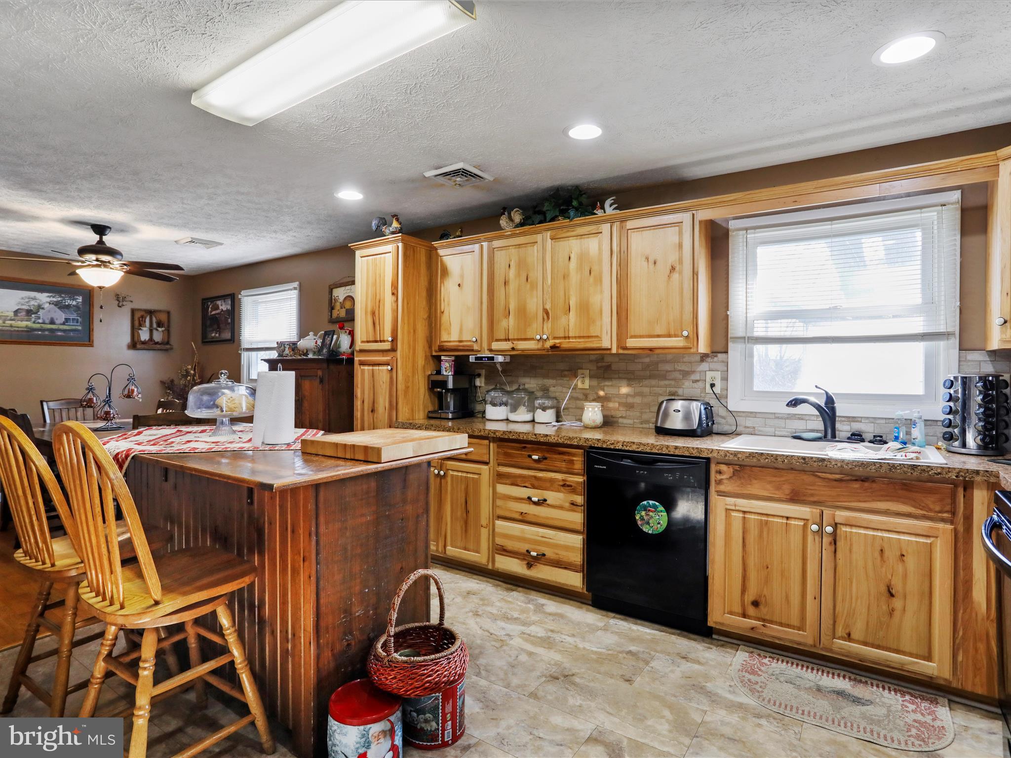 ROYAL VILLAGE - Residential