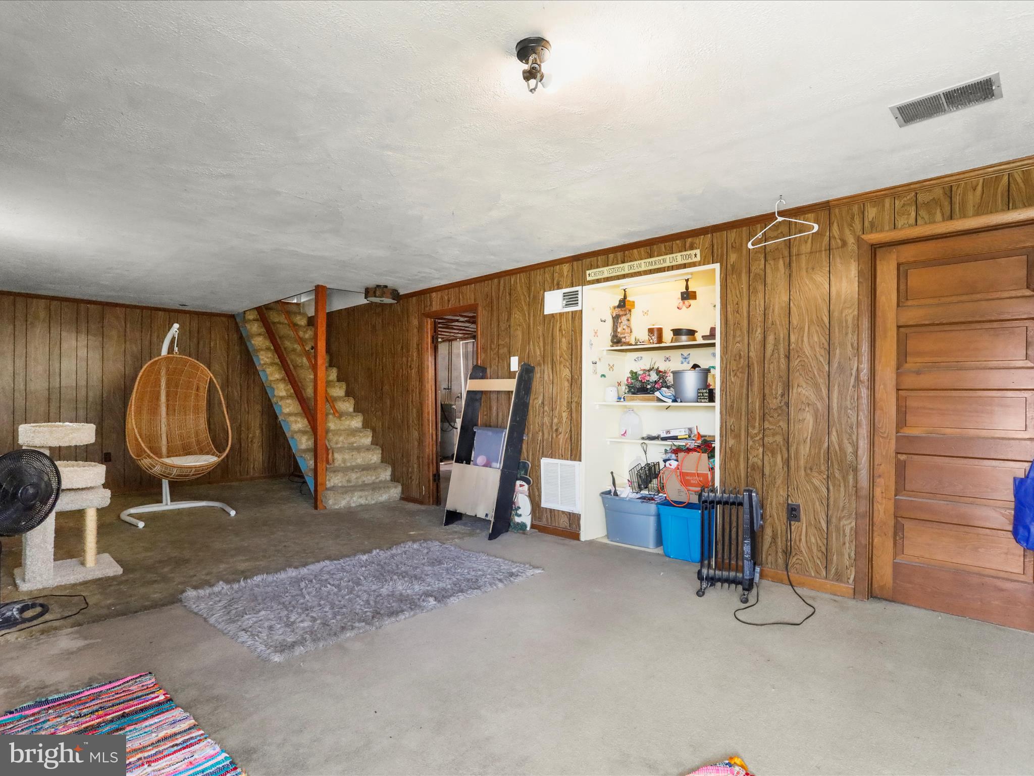 ROYAL VILLAGE - Residential