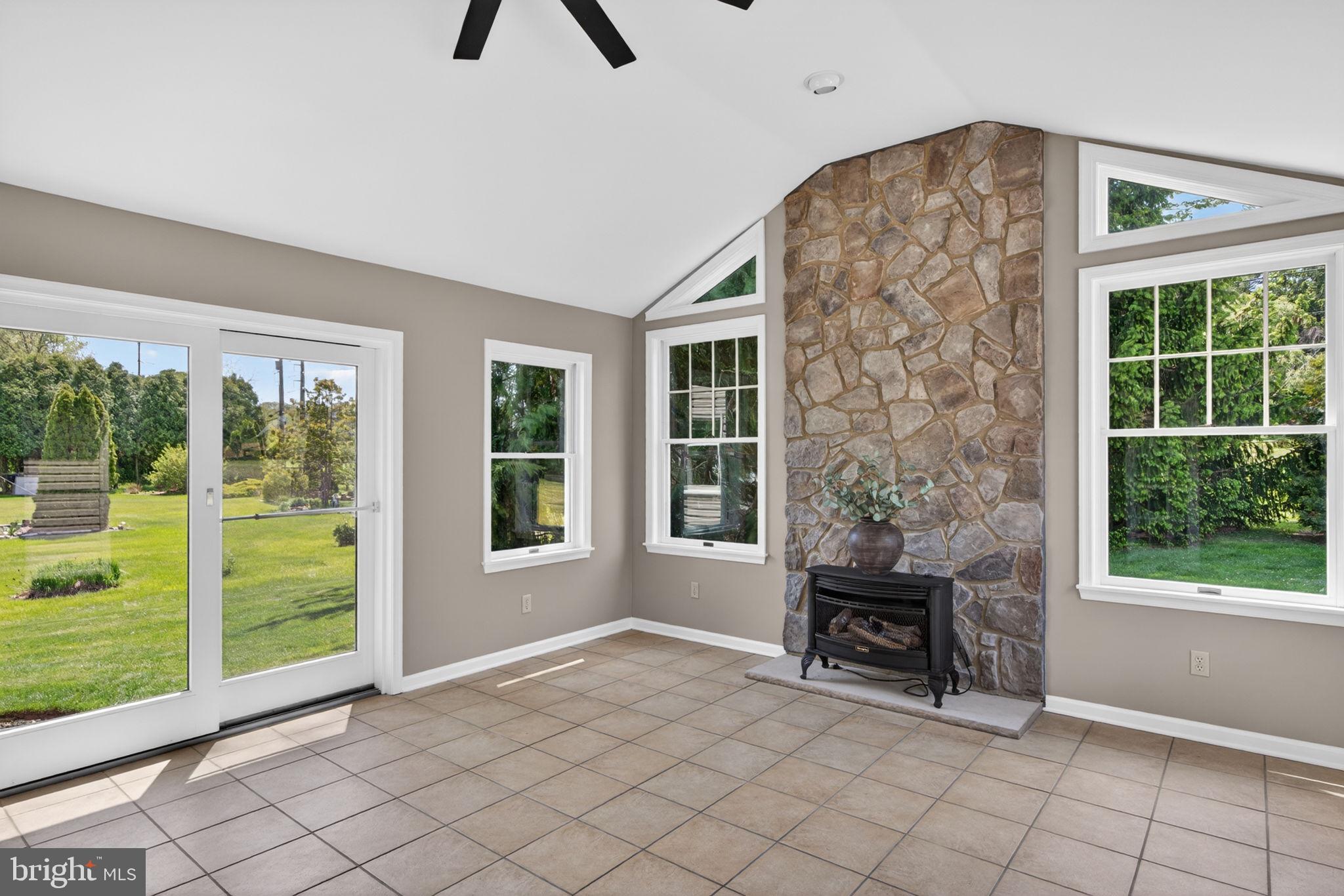 COUNTRY HOME ACRES - Residential