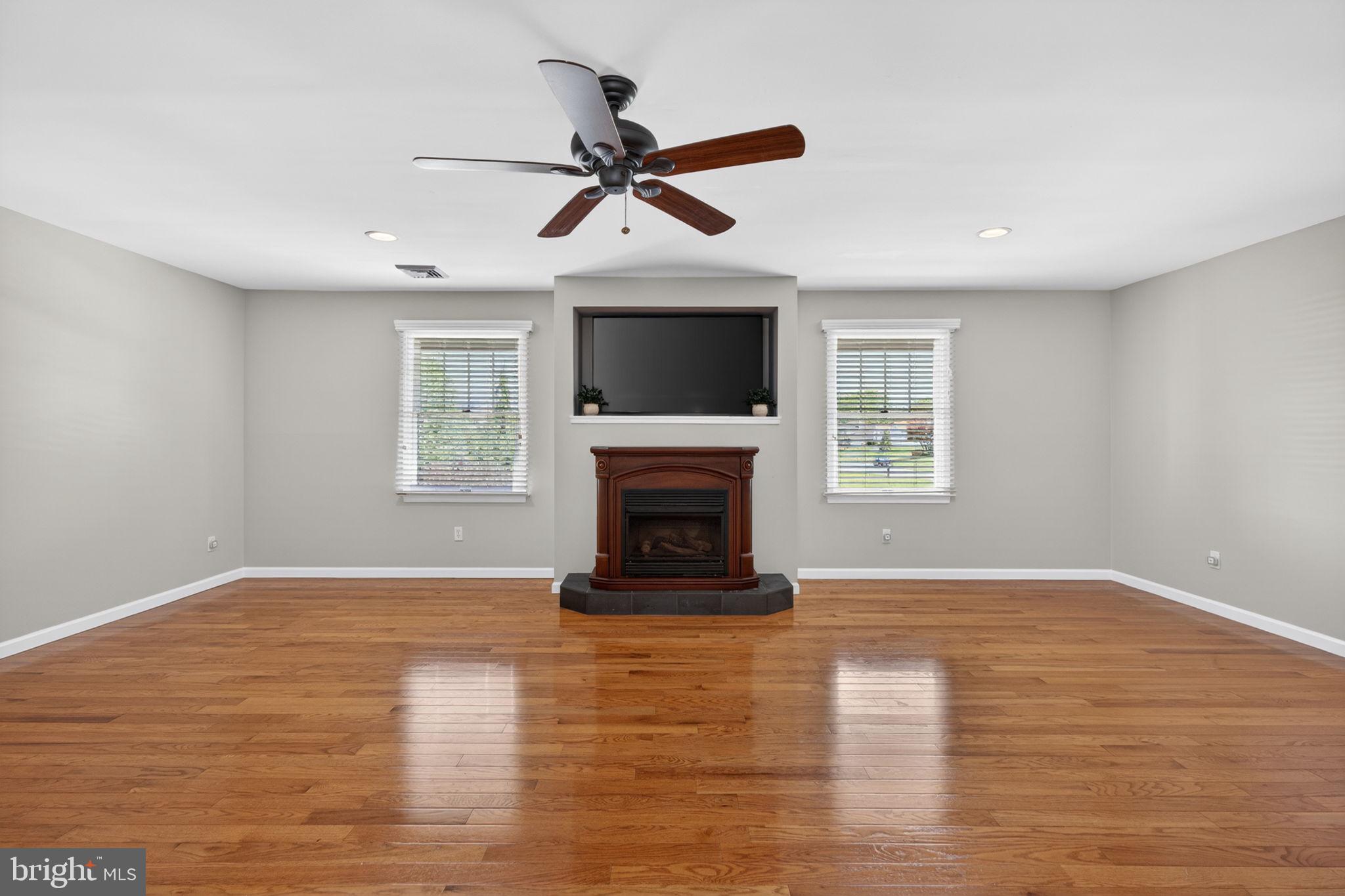COUNTRY HOME ACRES - Residential