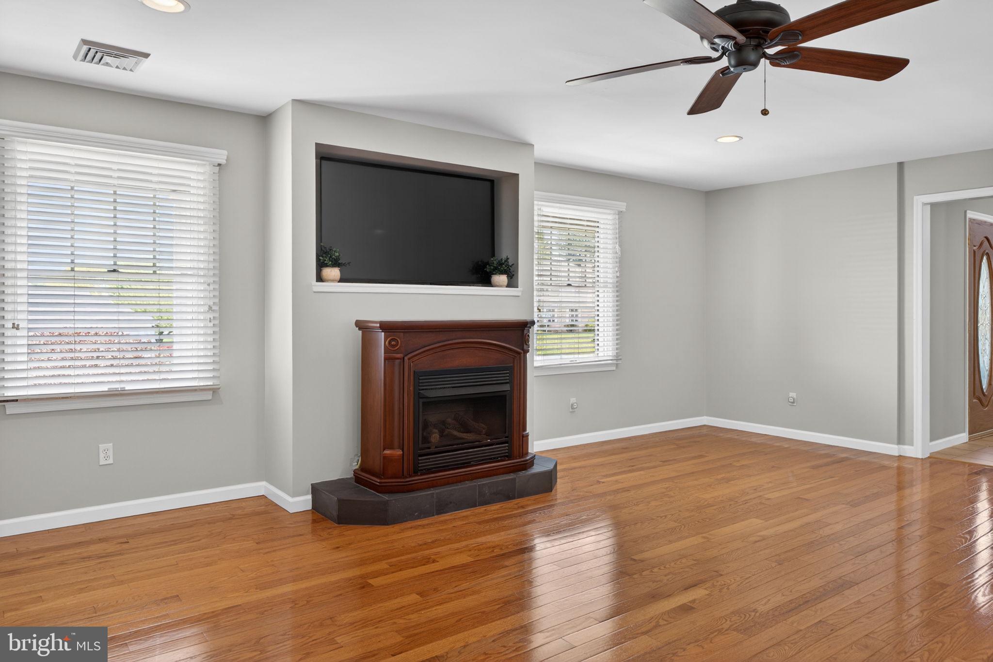 COUNTRY HOME ACRES - Residential