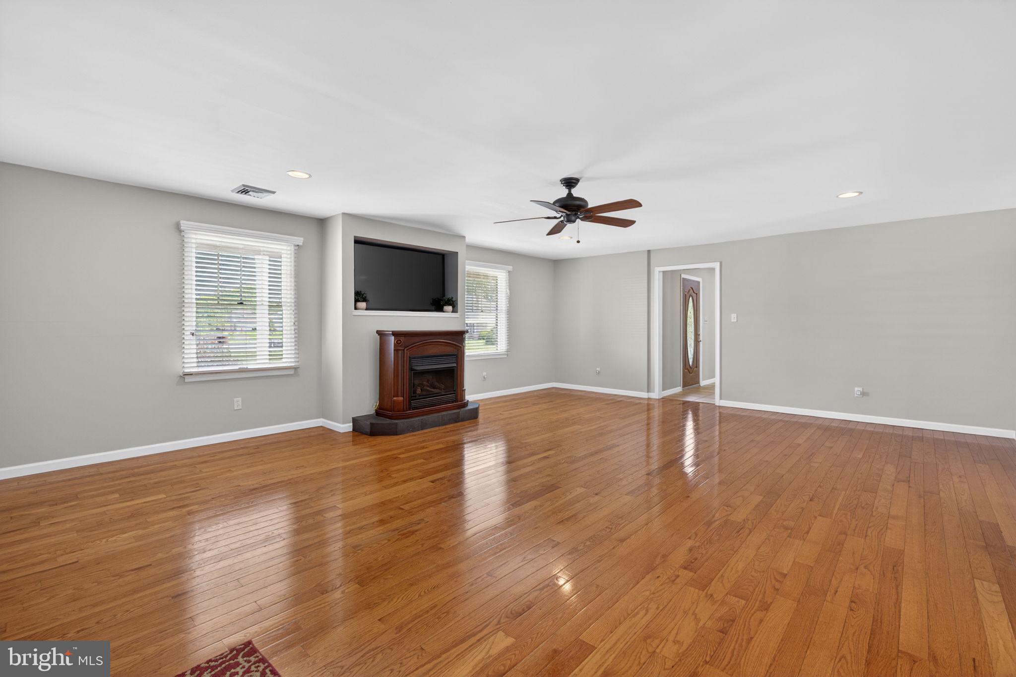 COUNTRY HOME ACRES - Residential