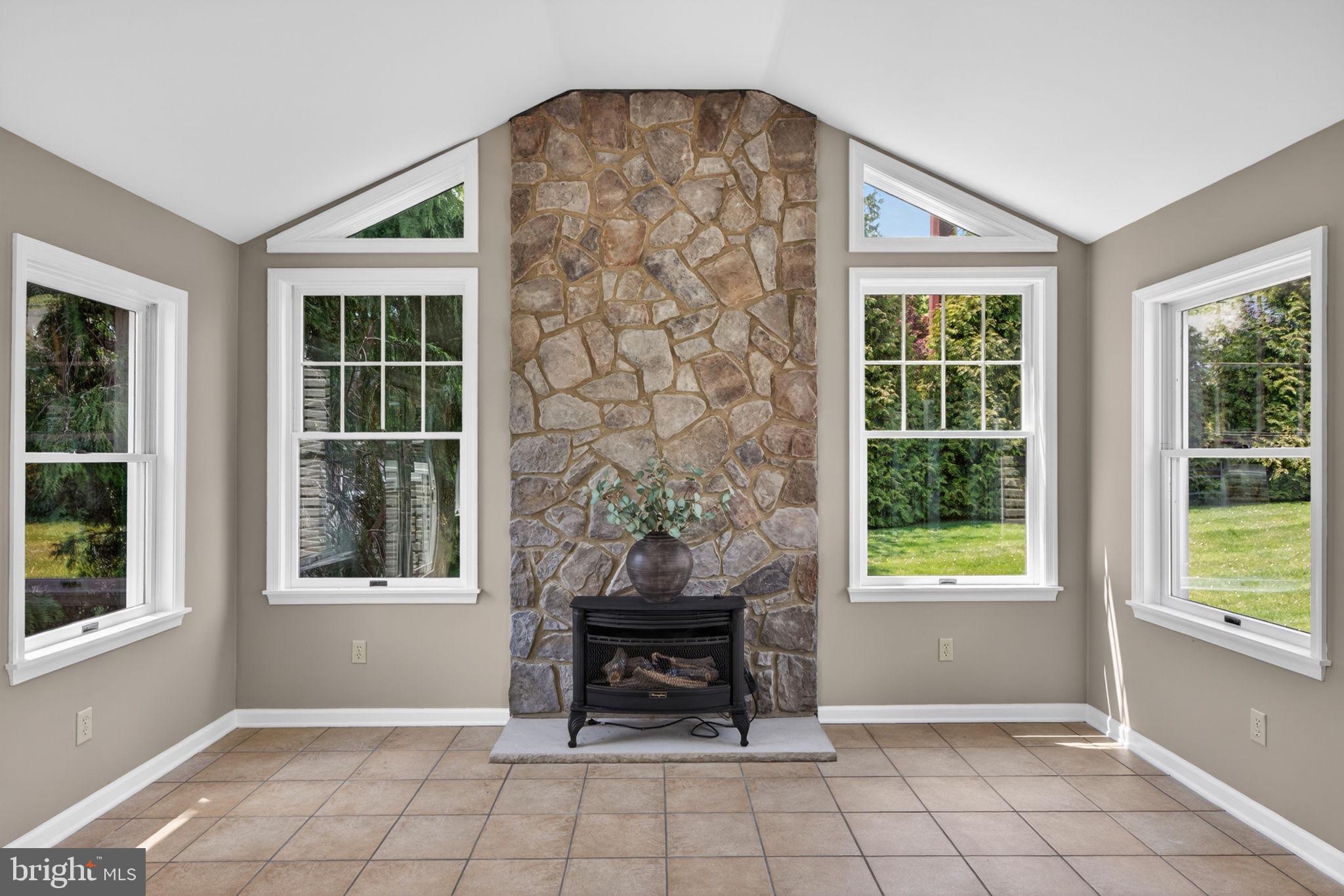 COUNTRY HOME ACRES - Residential