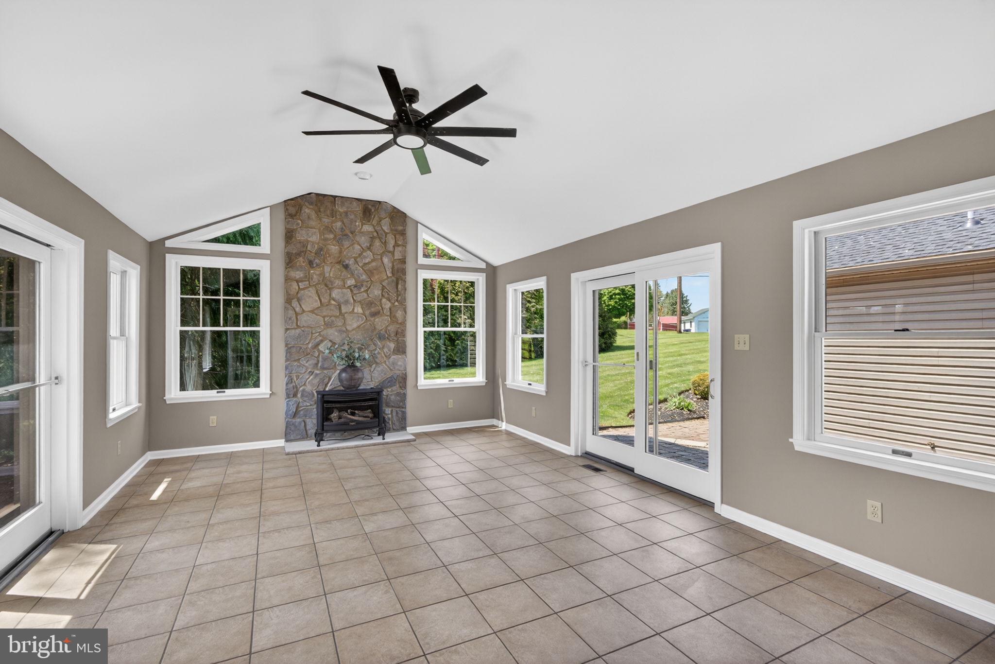 COUNTRY HOME ACRES - Residential