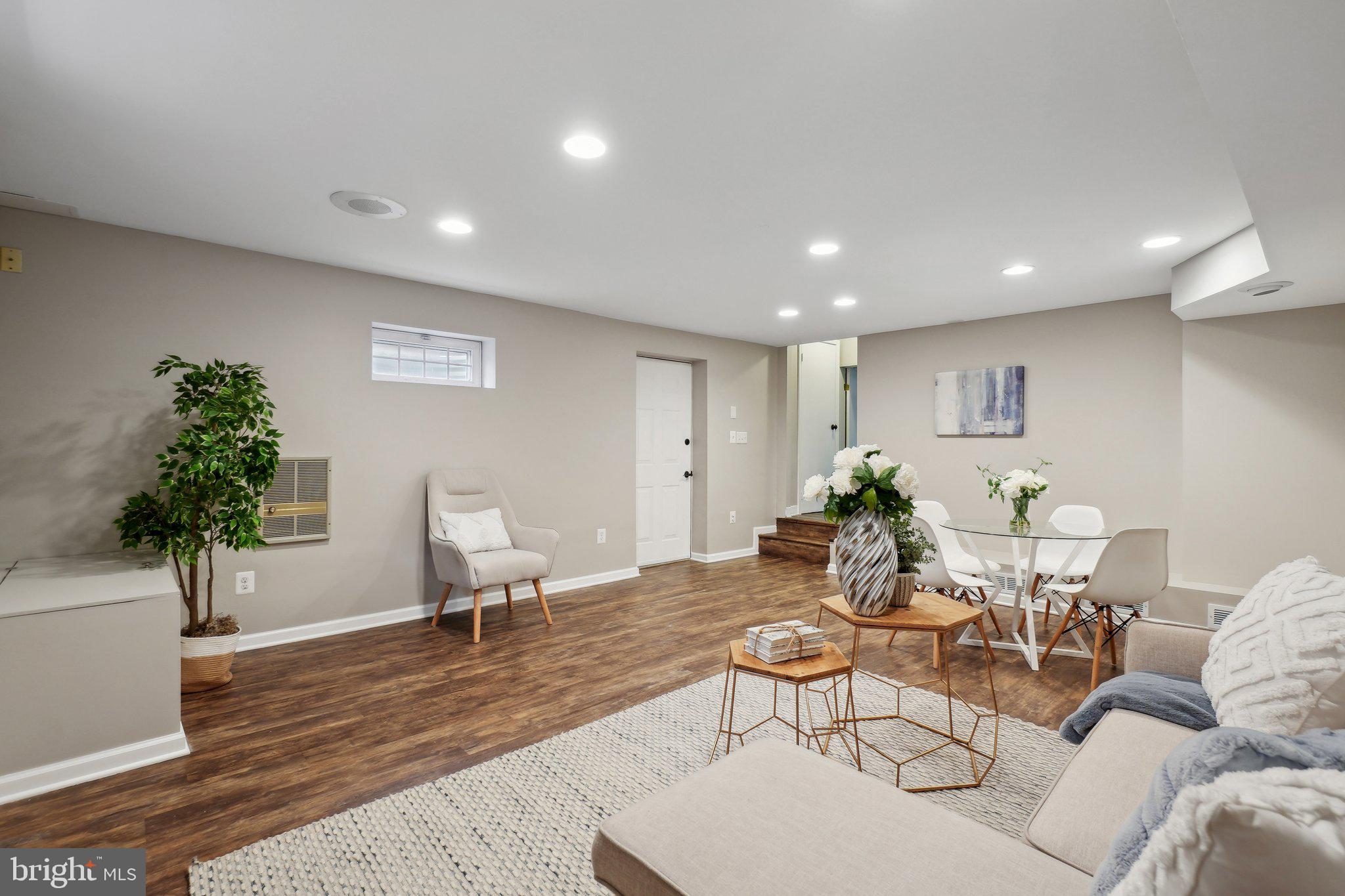 YORKTOWN - Residential