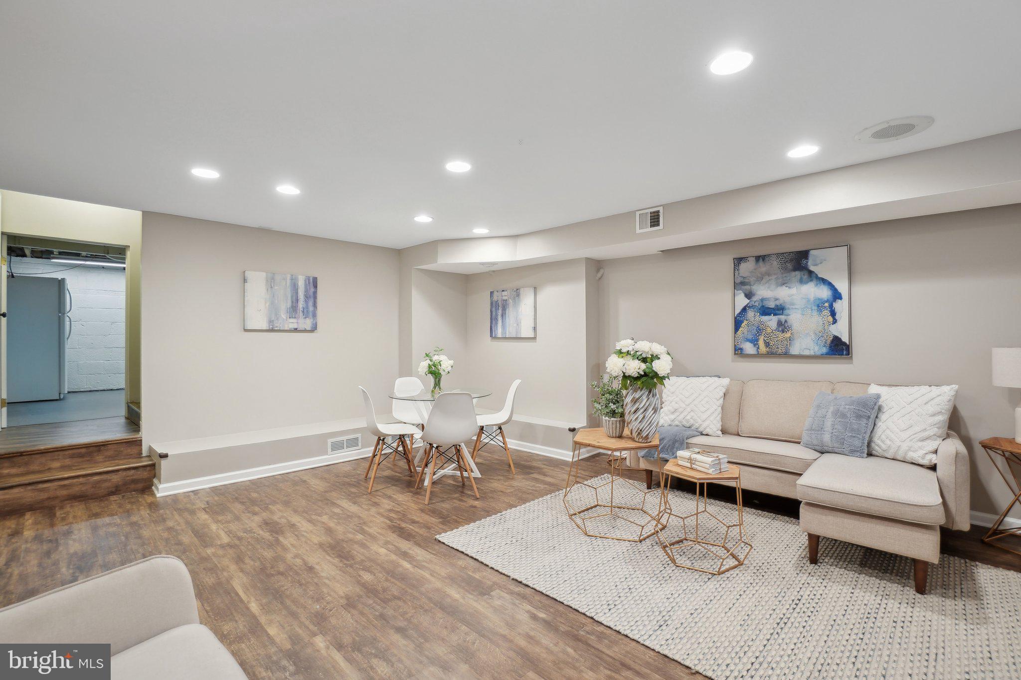 YORKTOWN - Residential