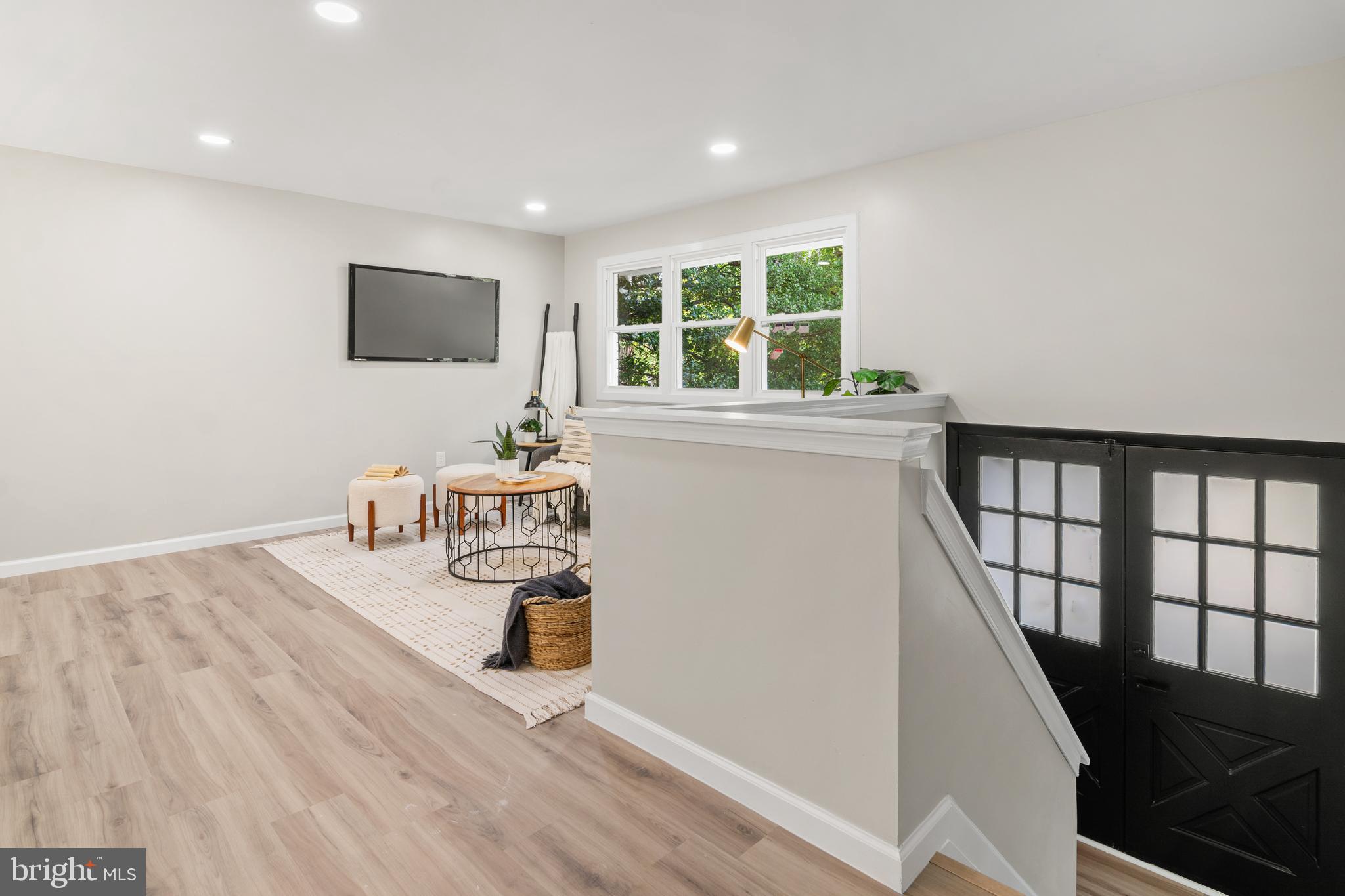 994 HILLENDALE DRIVE