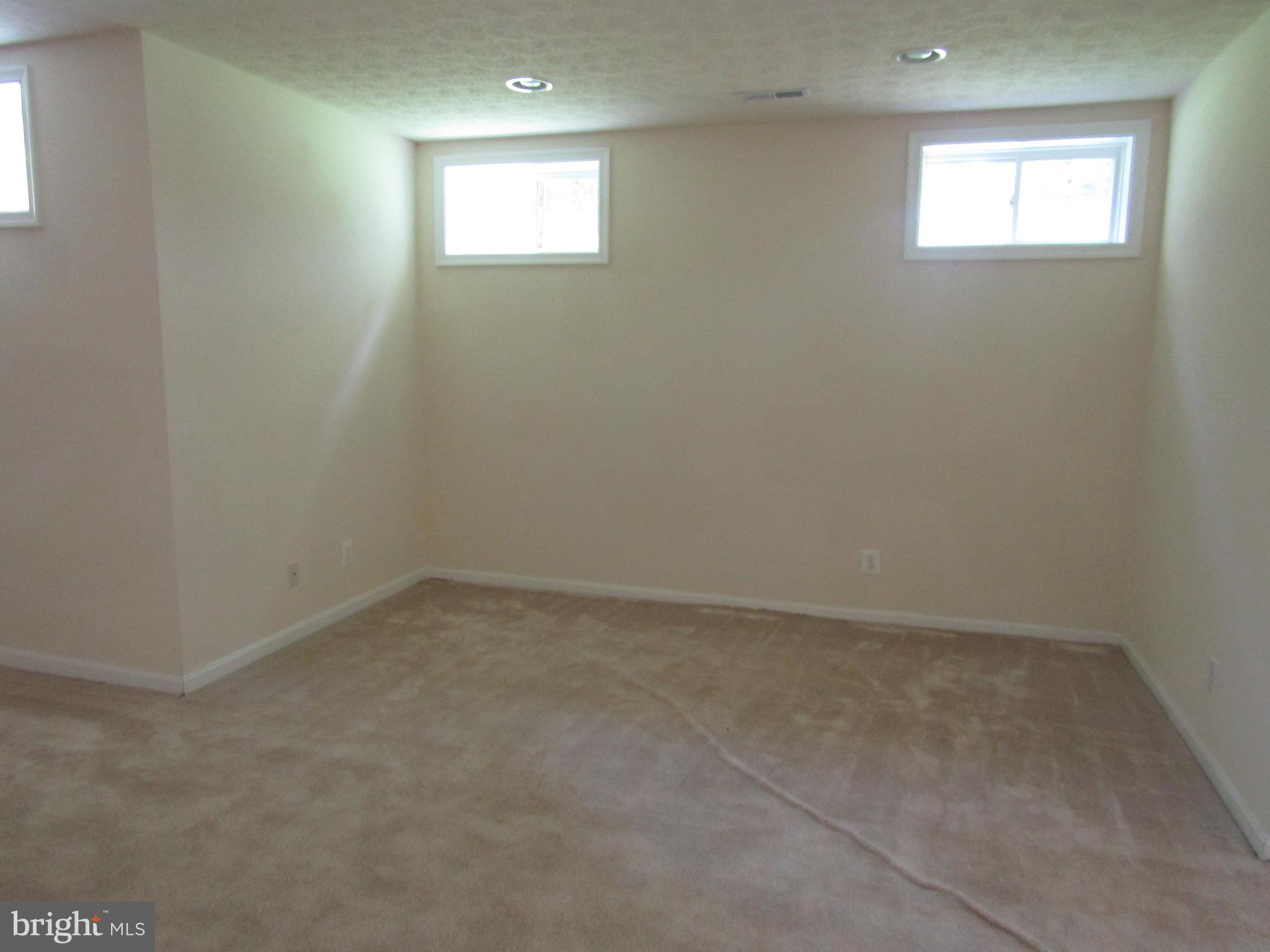 STAFFORD LAKES VILLAGE - Residential Lease