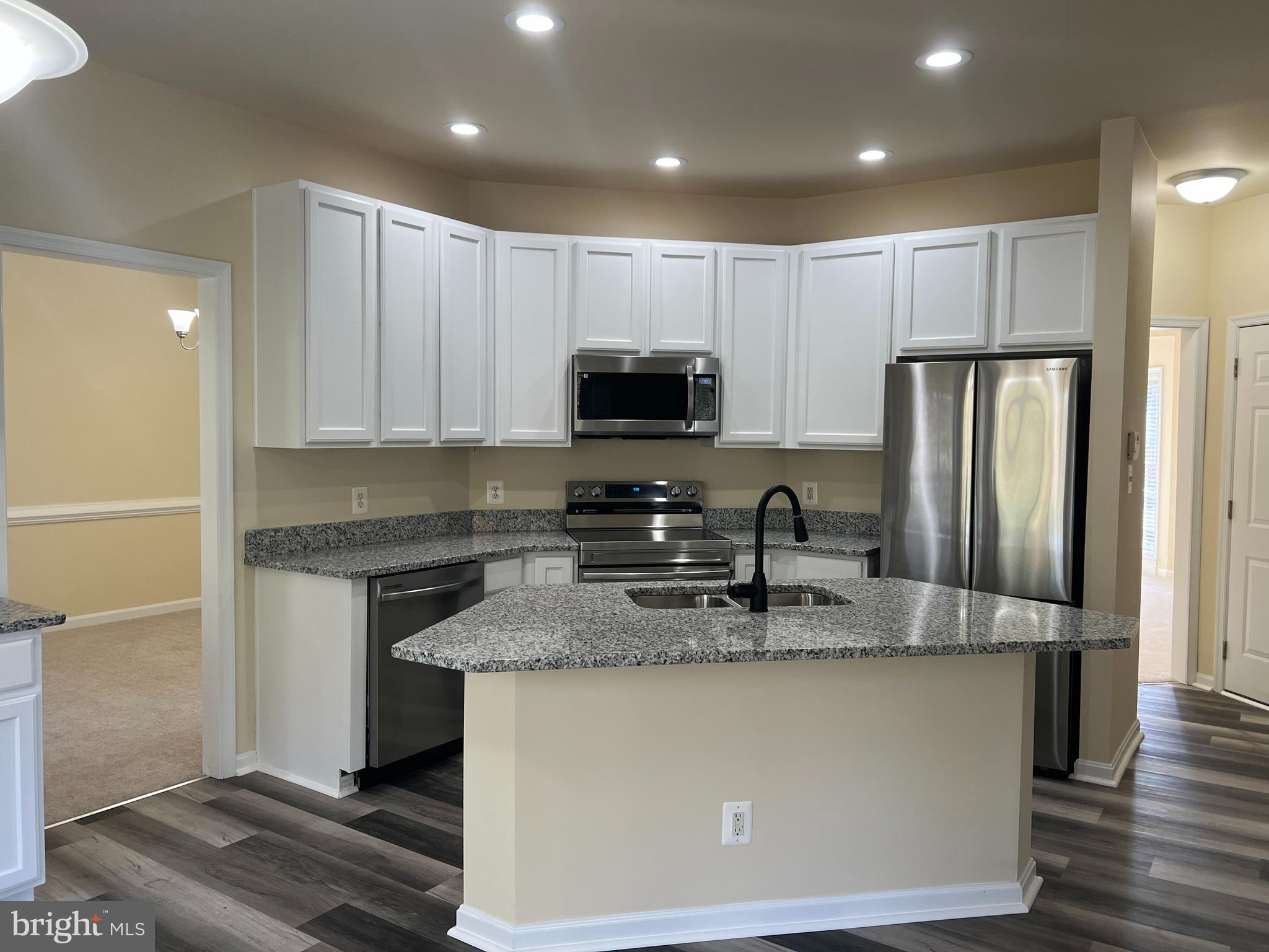 STAFFORD LAKES VILLAGE - Residential Lease