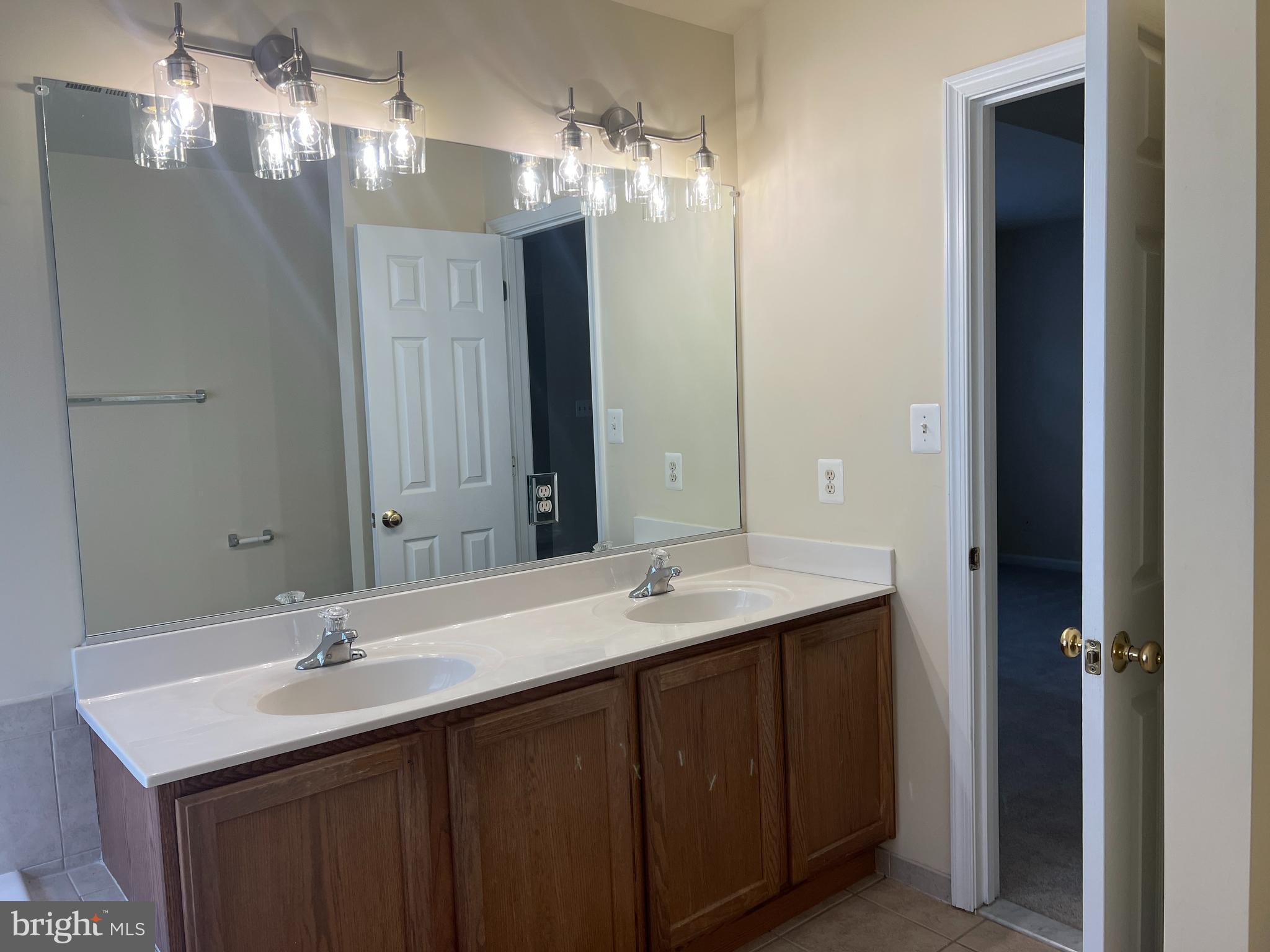 STAFFORD LAKES VILLAGE - Residential Lease