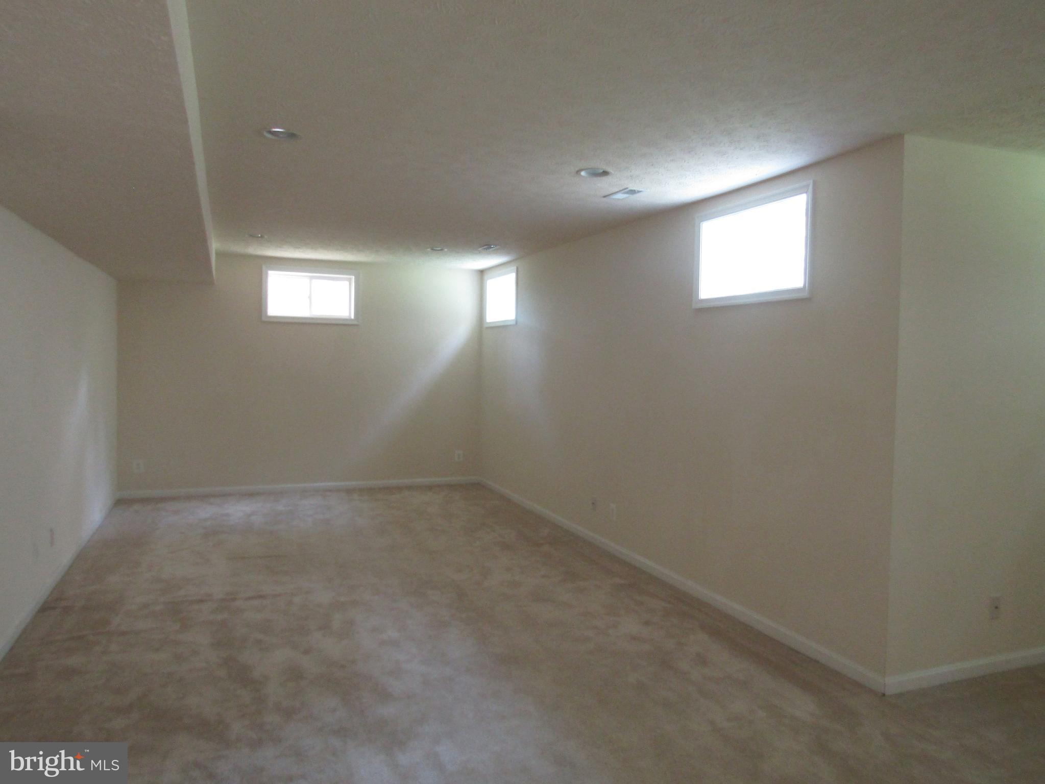 STAFFORD LAKES VILLAGE - Residential Lease