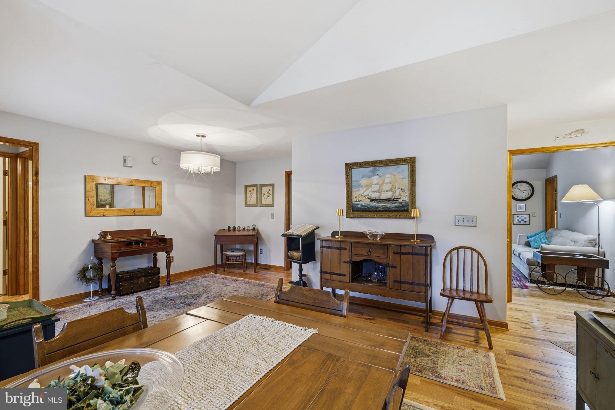 1003 TWIN COURT