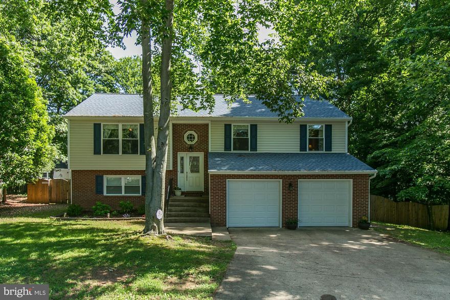 Move-in Ready!  Cul-de-sec property. Close Quantico & Ft Belvoir & Commuter train to Pentagon & DC. 4 BR, 2 Full BA, & 2 car garage on fully fenced private lot.  More than $50K in upgrades last 3 yrs incl new heat pump, roof, siding, windows, deck, front & sliding doors, gutters & guards, 6' fence, water heater, garage doors w/openers, all kitchen appliances & fresh paint. No HOA. Lg private lot.