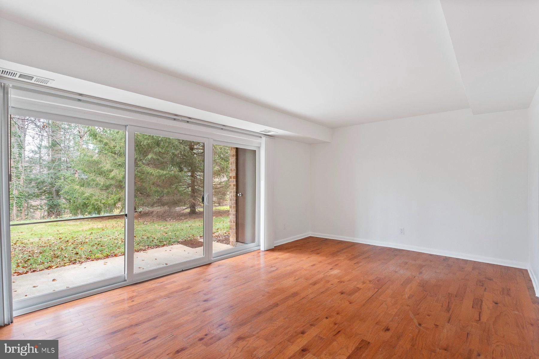 VANTAGE HILL - Residential