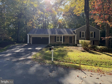 Photo of 12200 Breckinridge Lane, WOODBRIDGE, VA 22192 (MLS # VAPW2133248)