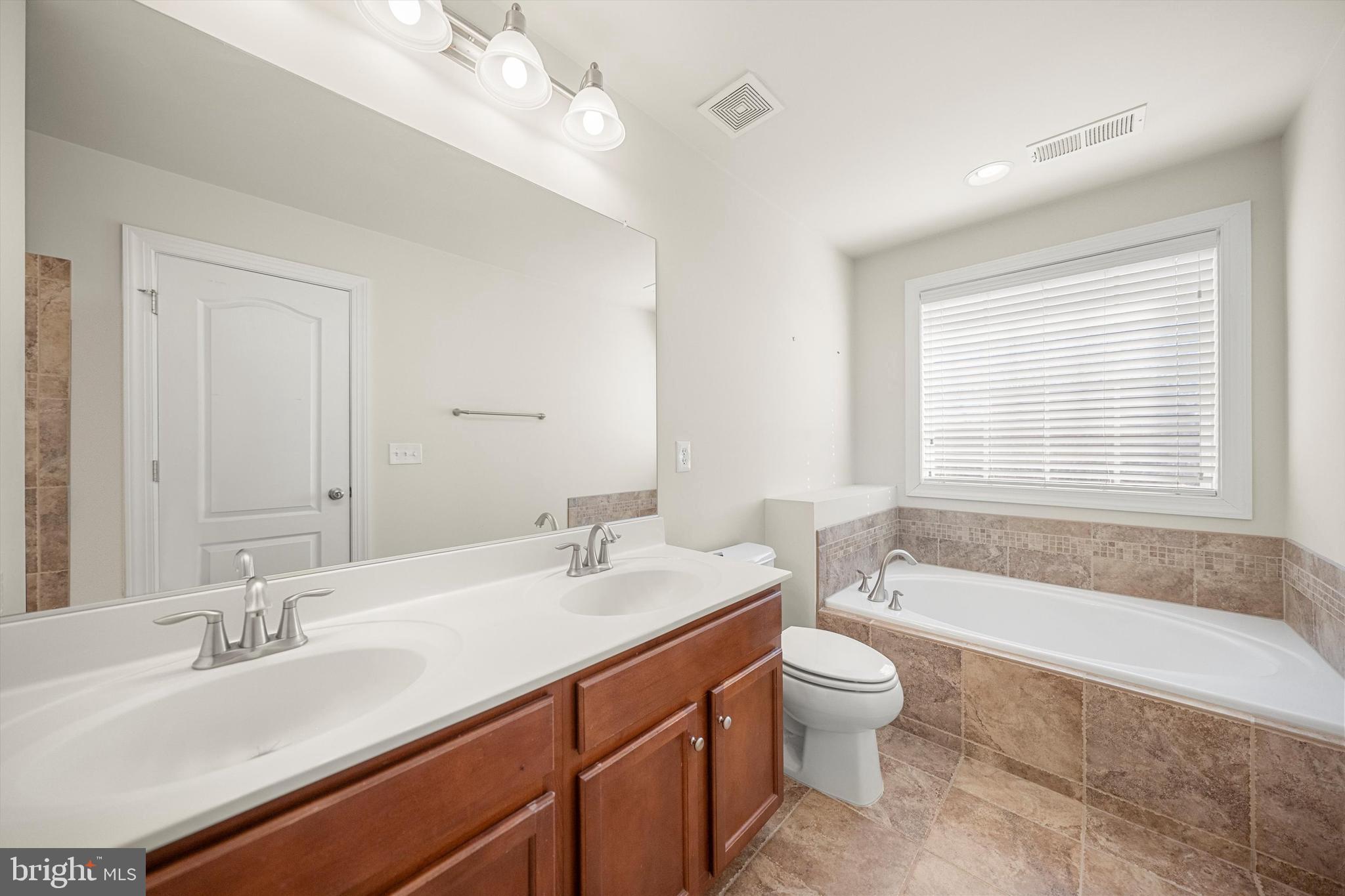 PORT POTOMAC - Residential Lease