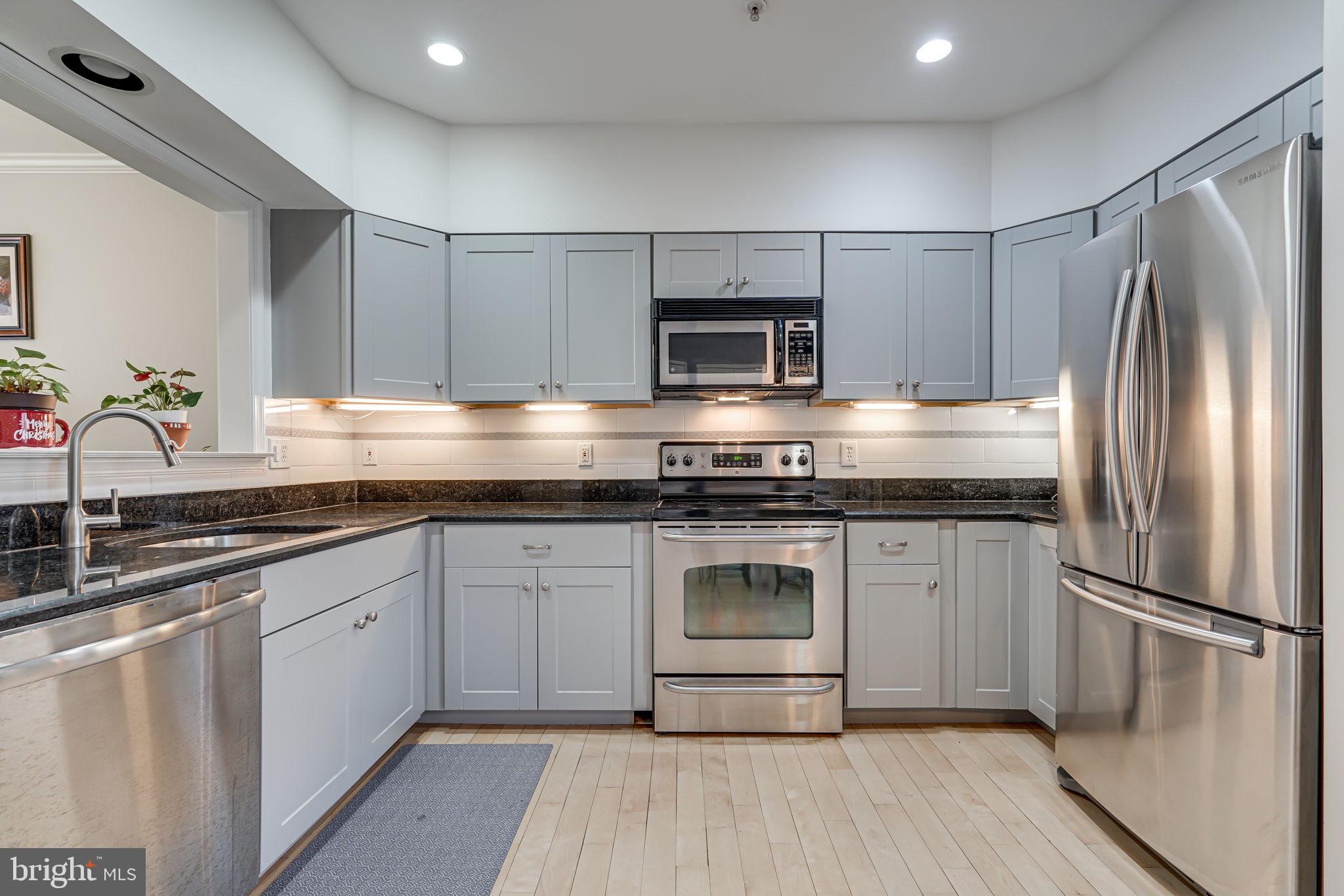 WHITLEY PARK CONDOMINIUM - Residential