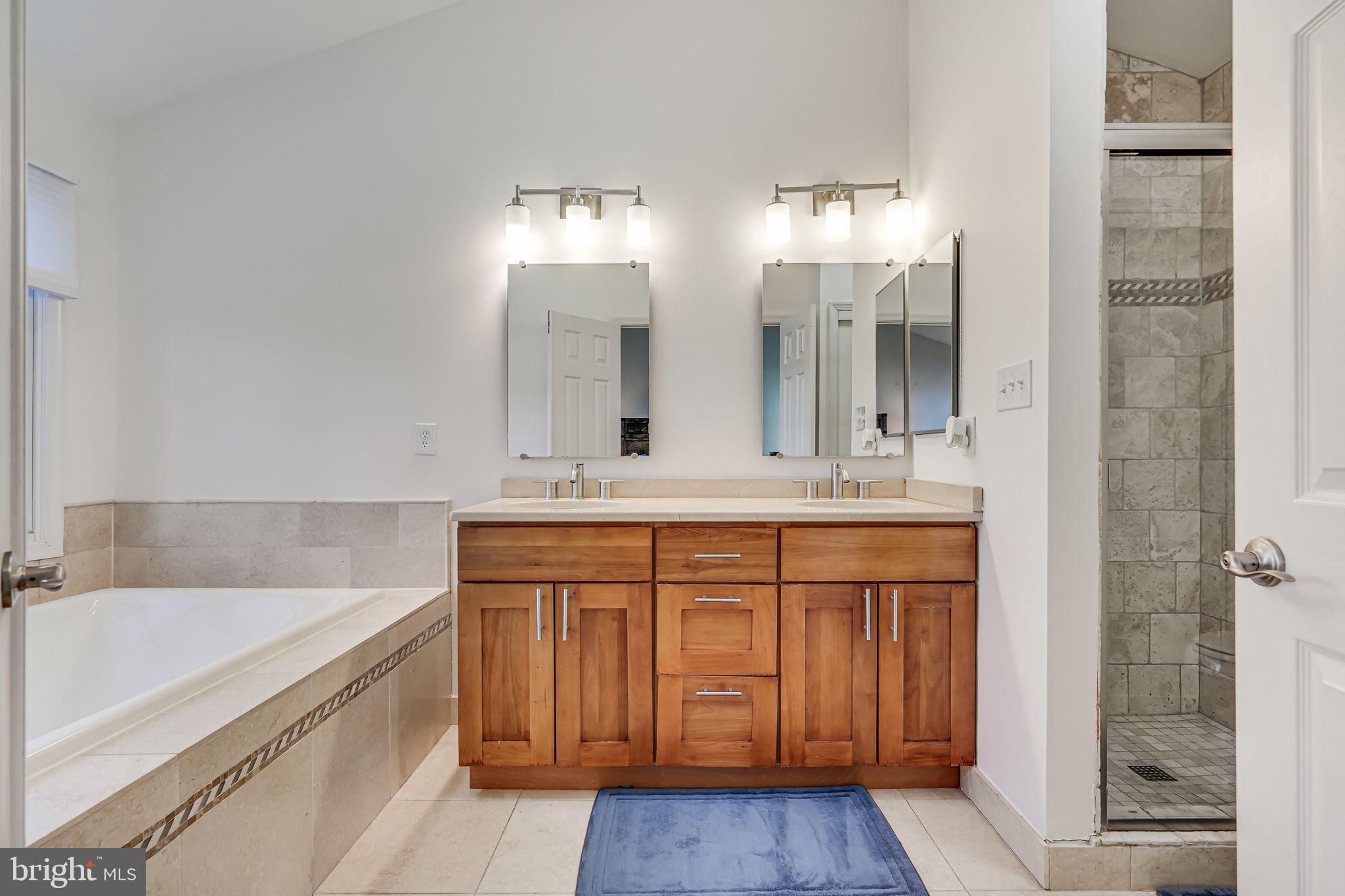 WHITLEY PARK CONDOMINIUM - Residential