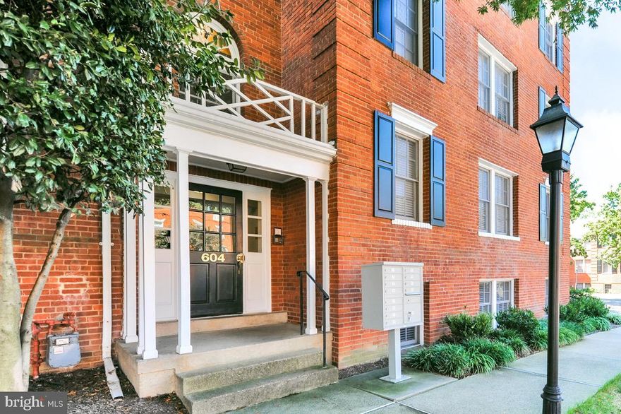 This beautiful open plan one bed/one bath unit at The Riverton in Old Town North impresses with upgraded features throughout, including sparkling kitchen with granite countertops, stainless steel appliances, and breakfast bar overlooking living room. Condo also features combo washer/dryer and ample storage space in unit. And the location can’t be beat! Mere steps from the Potomac River and Mount Vernon Trail. Within walking distance of historic Old Town Alexandria’s many shops, restaurants, and entertainment. And just two lights to DC! Close to airport, two metro stations, and commuter bus routes as well. Community amenities include outdoor swimming pool and fitness center. Furniture available for purchase.