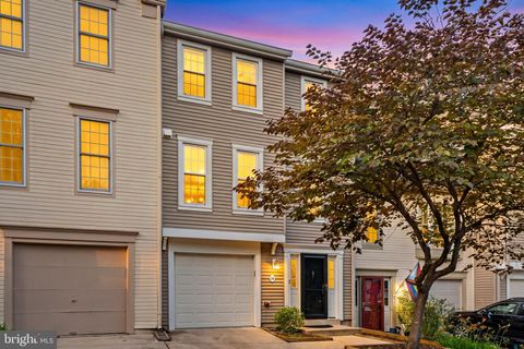 Townhouse For Sale - 34 Fendall Avenue<br/> ALEXANDRIA, VA 22304