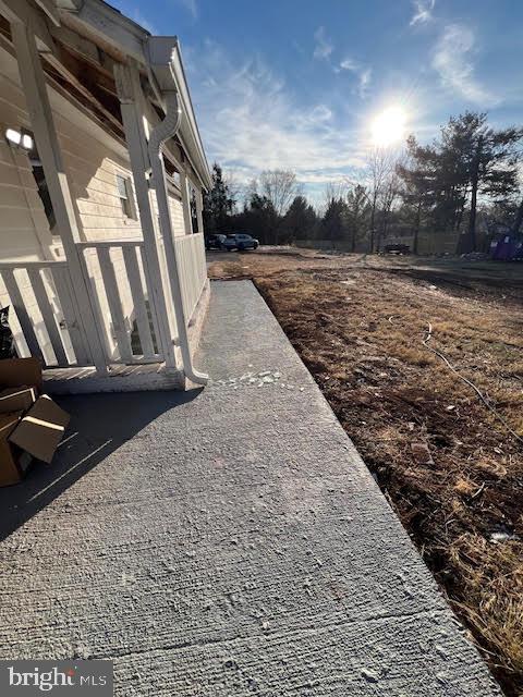 FLORIS DOWNS - Residential Lease