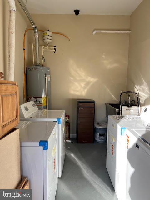 FLORIS DOWNS - Residential Lease