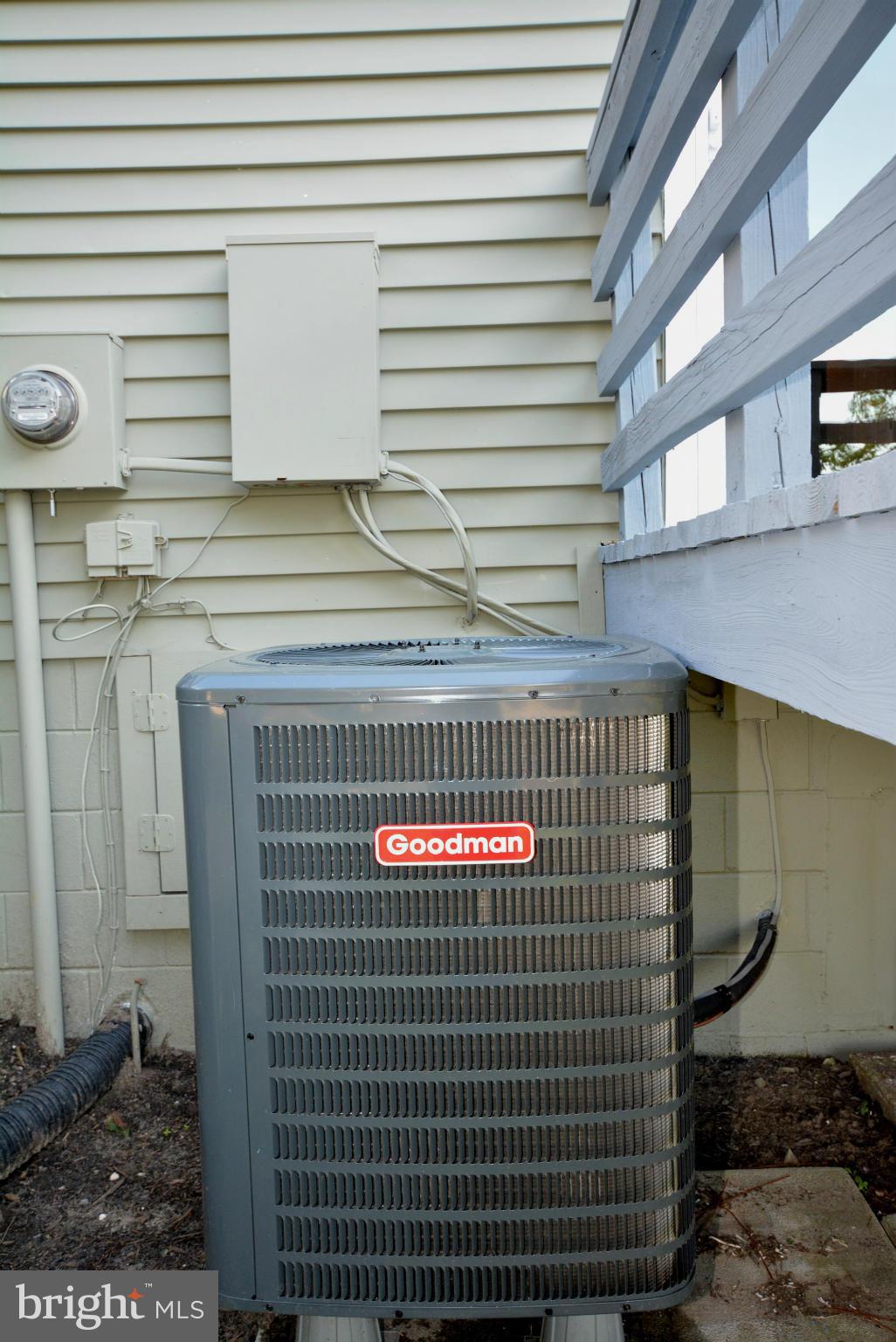 SOUTH HAMPTON TOWNHOUSE - Residential