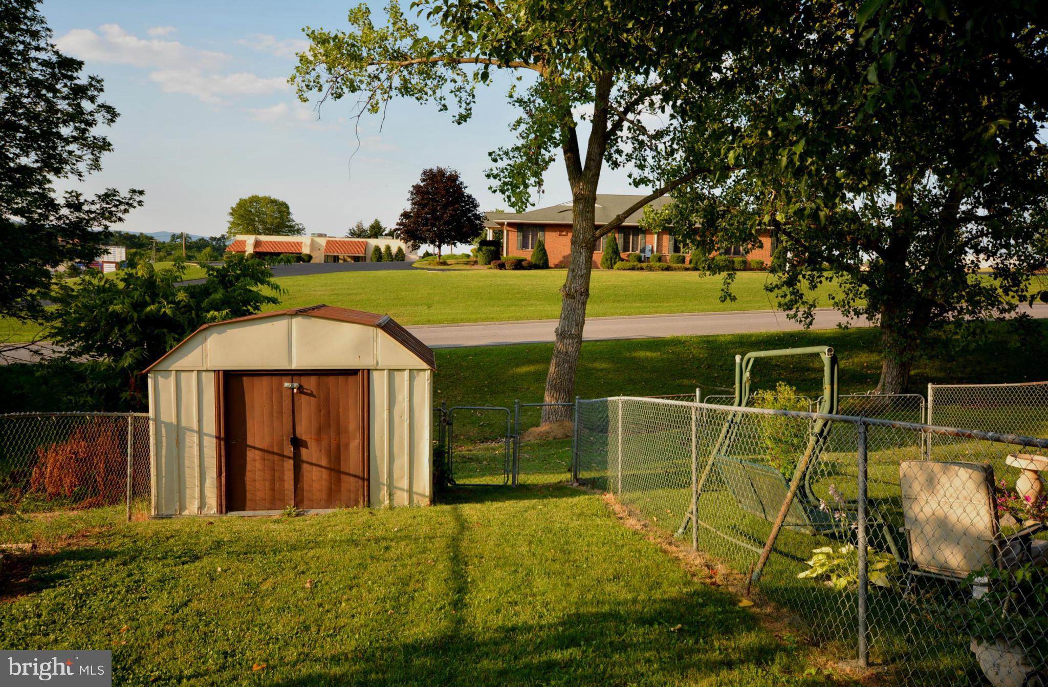 SOUTH HAMPTON TOWNHOUSE - Residential