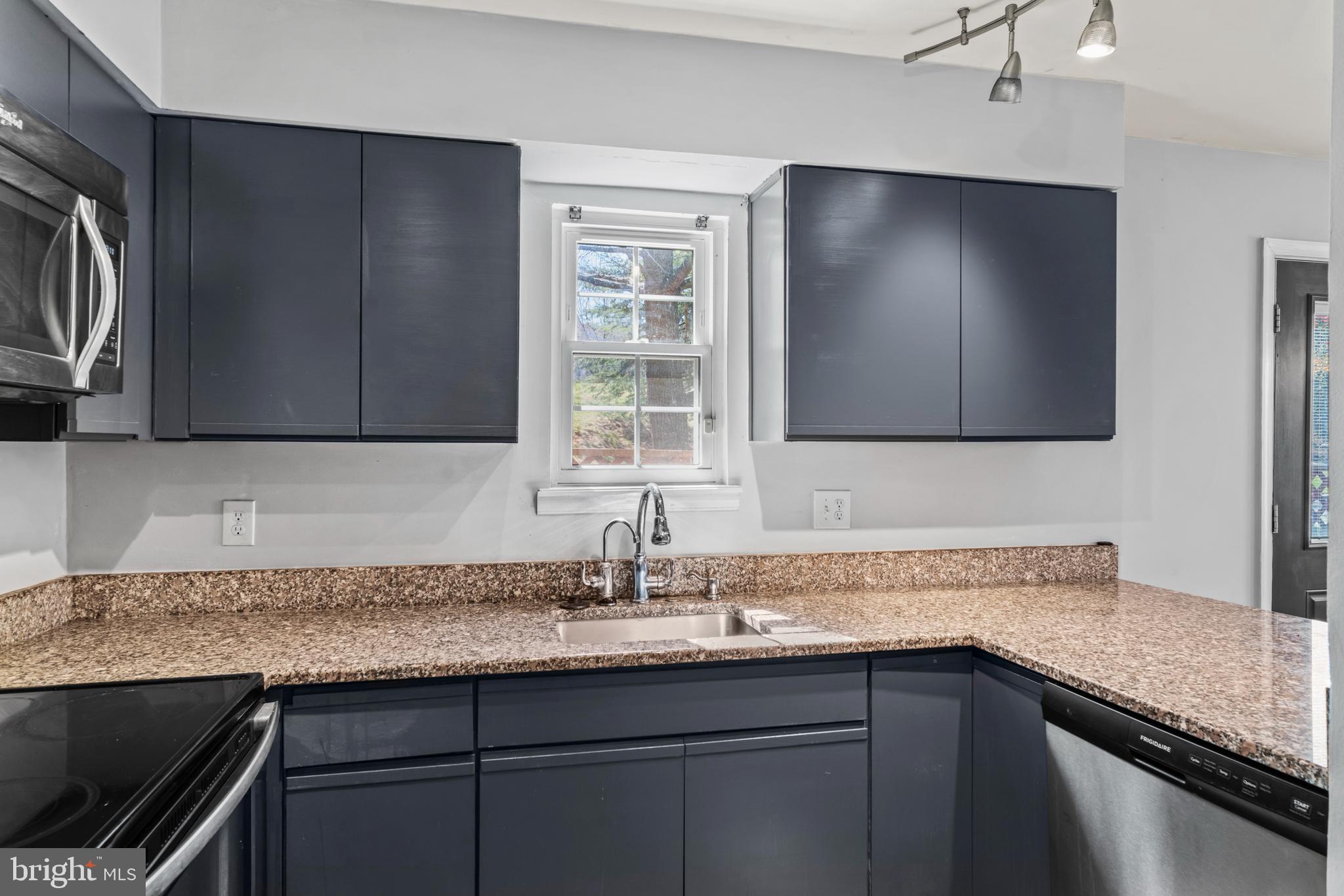 LAUREL LAKES - Residential Lease