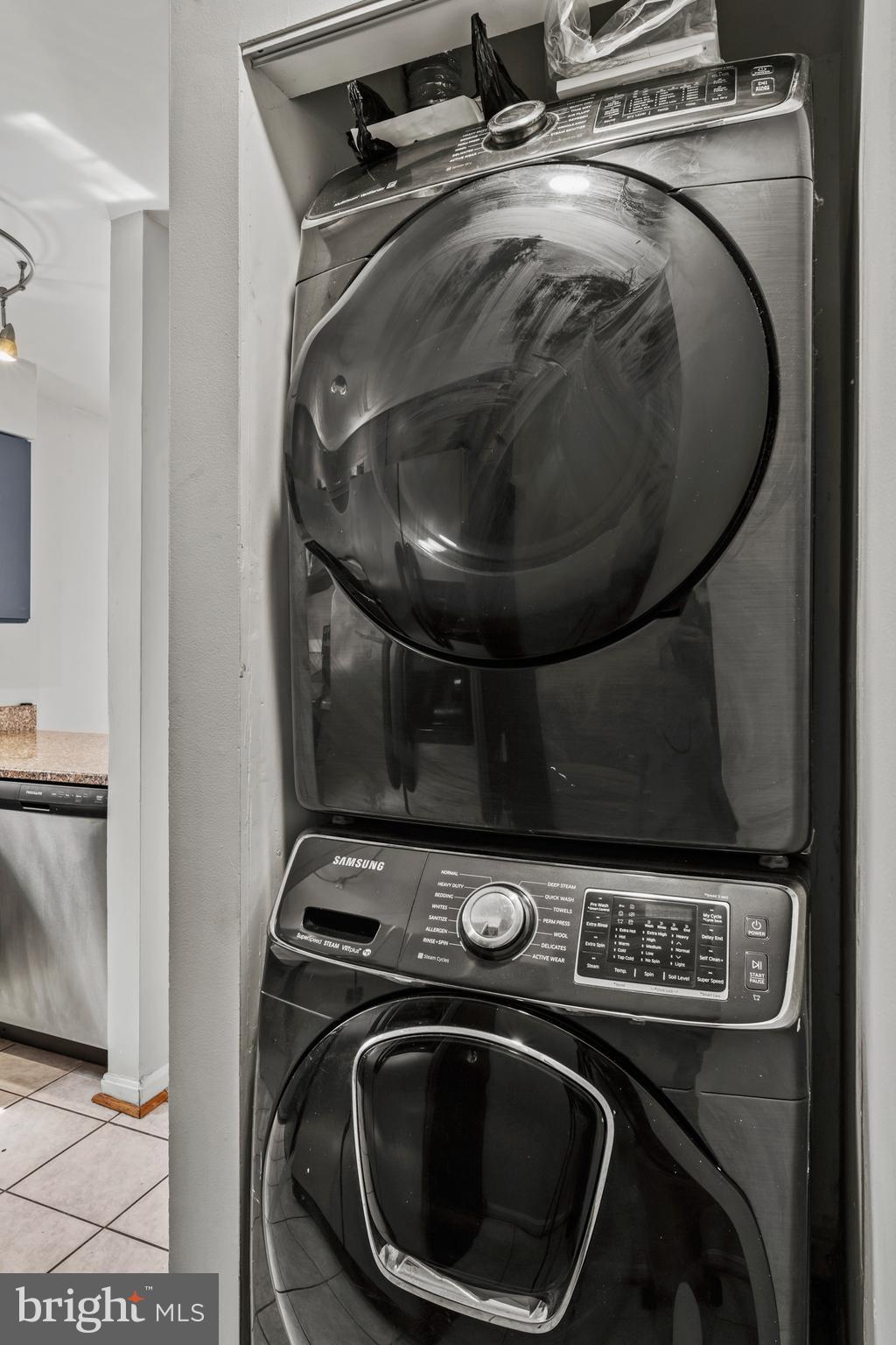 LAUREL LAKES - Residential Lease