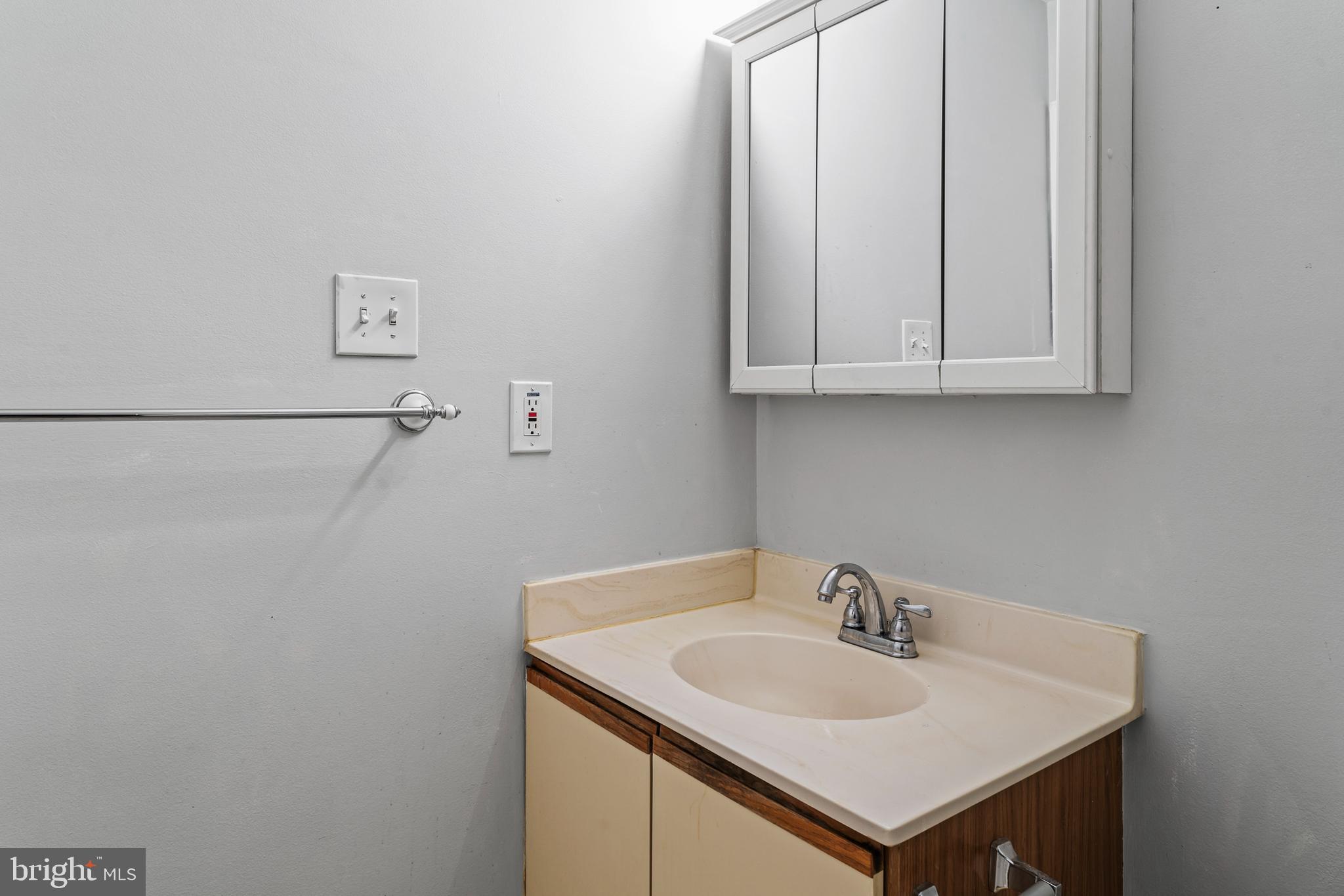 LAUREL LAKES - Residential Lease