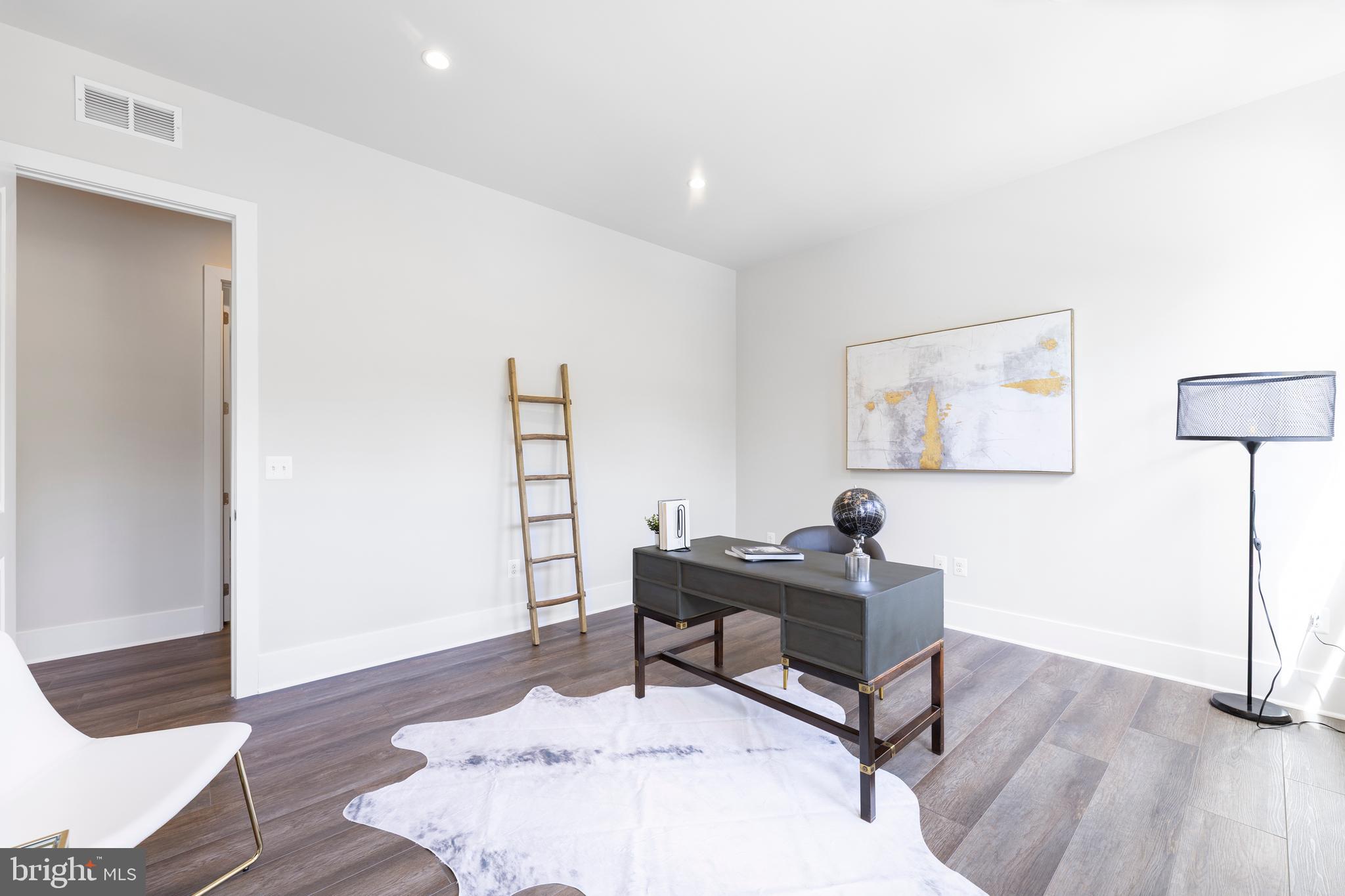 RIVERCREST - Residential