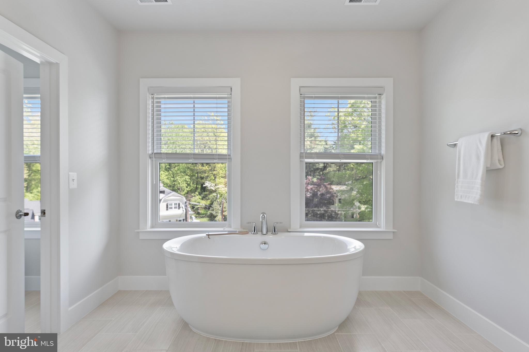 RIVERCREST - Residential