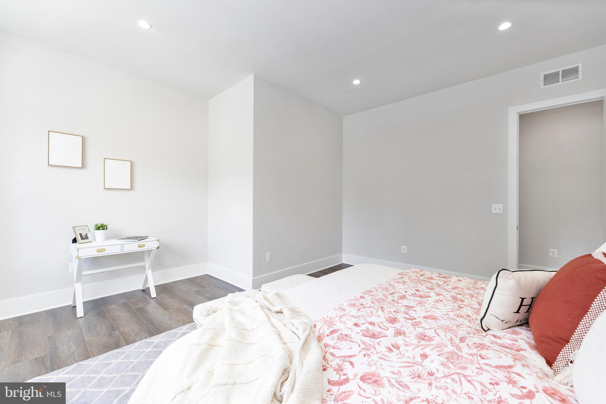 RIVERCREST - Residential