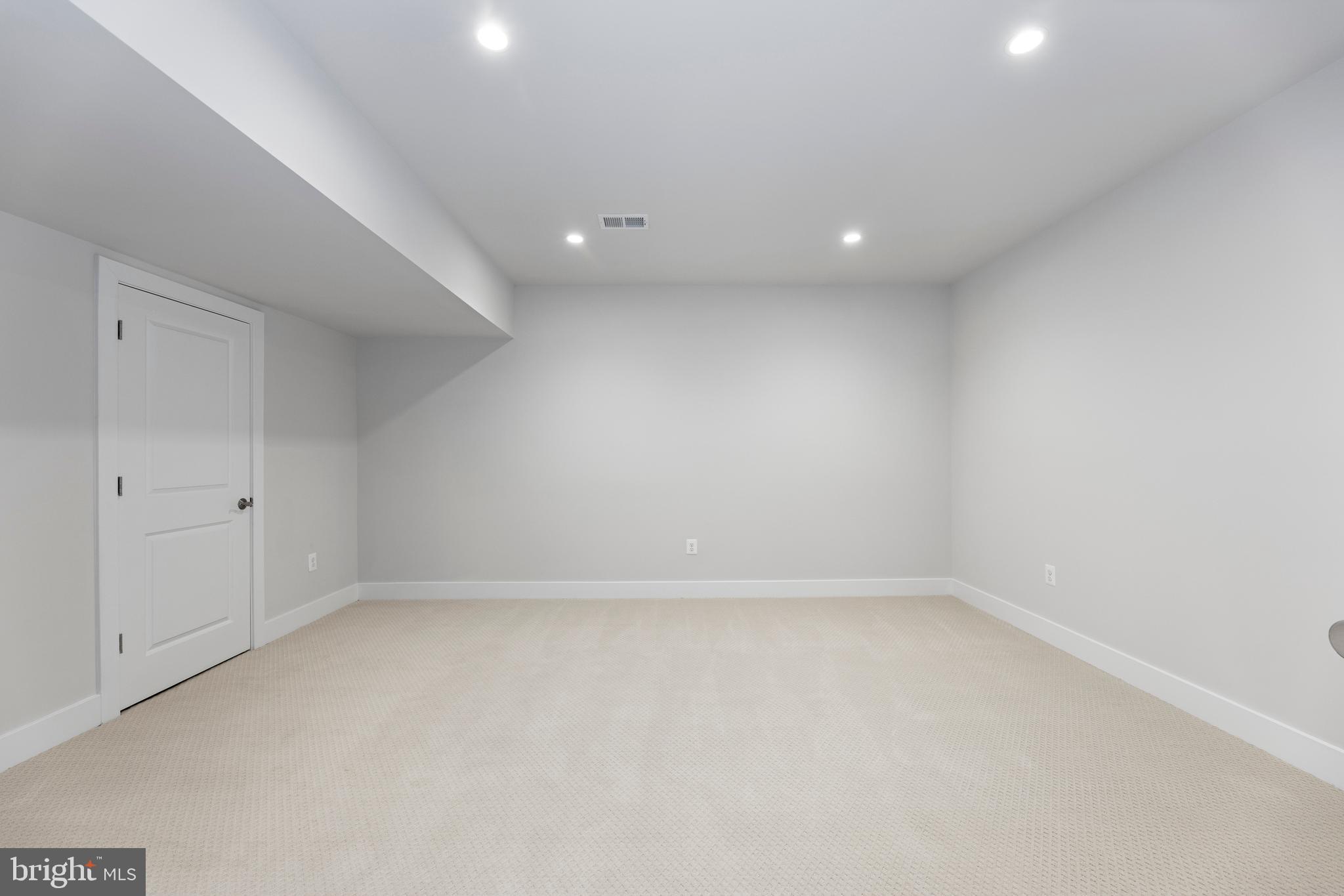 RIVERCREST - Residential