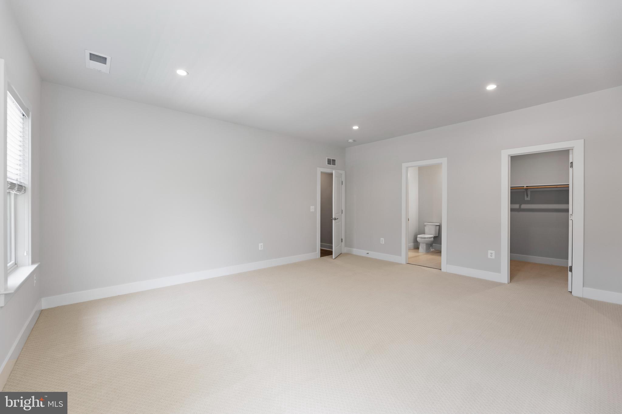 RIVERCREST - Residential