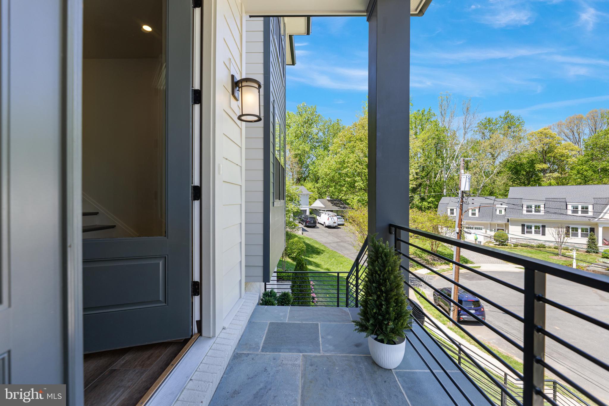 RIVERCREST - Residential