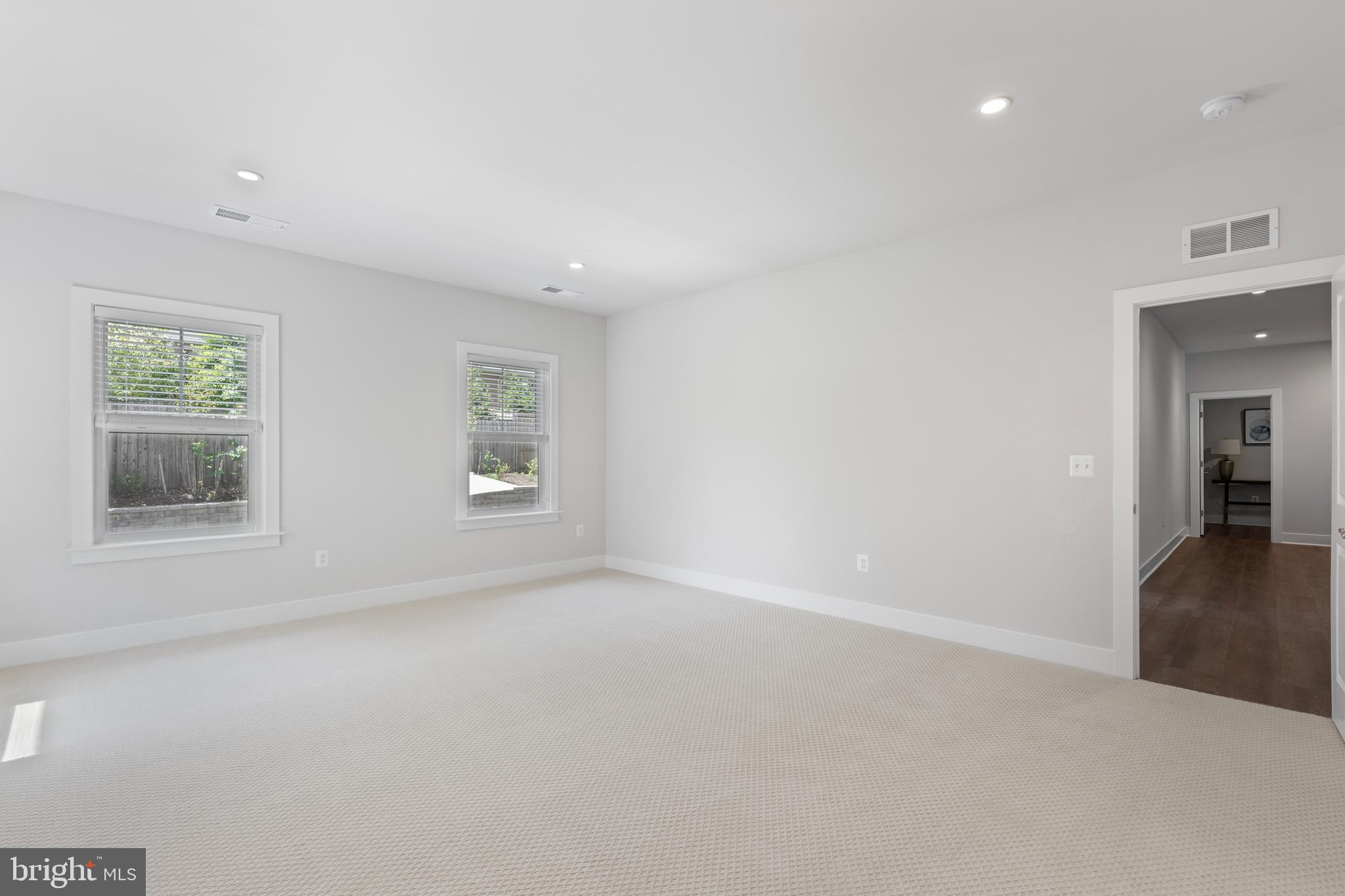 RIVERCREST - Residential