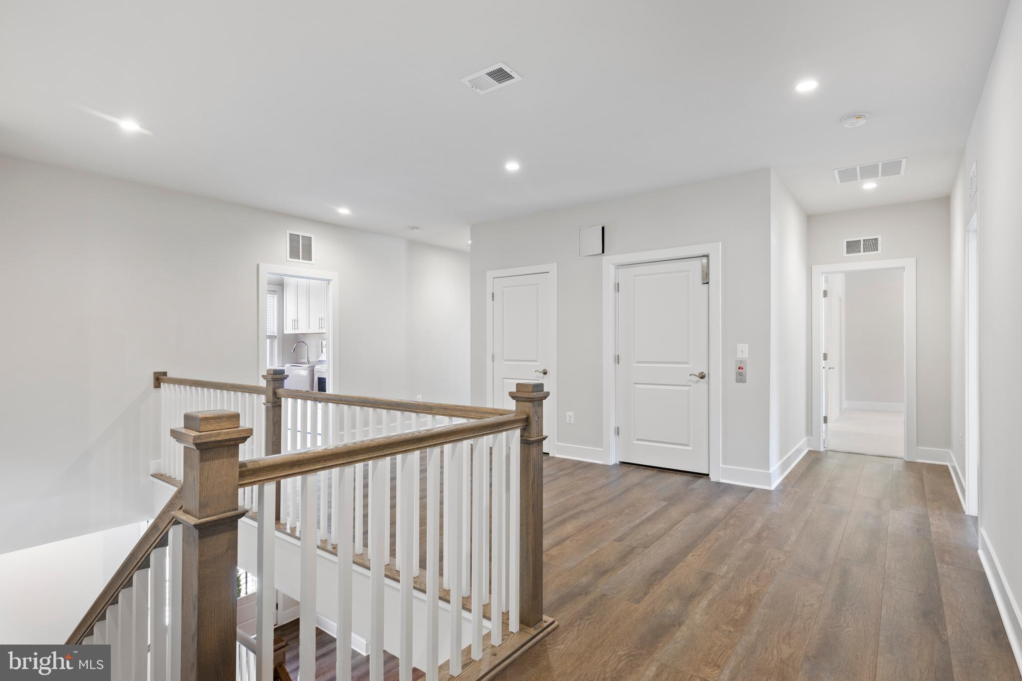 RIVERCREST - Residential