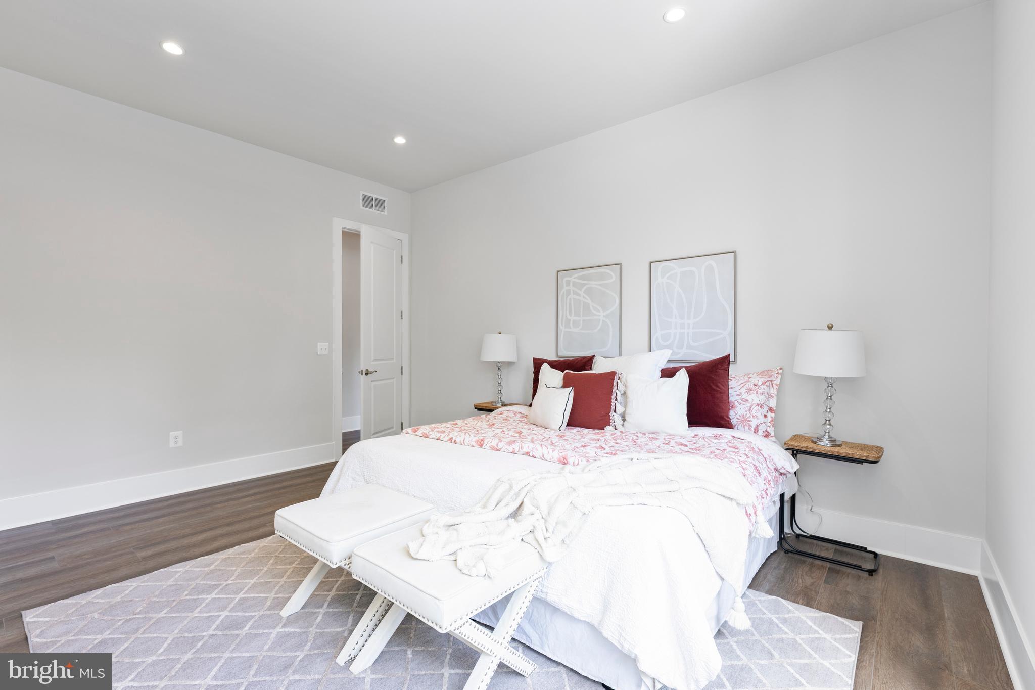 RIVERCREST - Residential